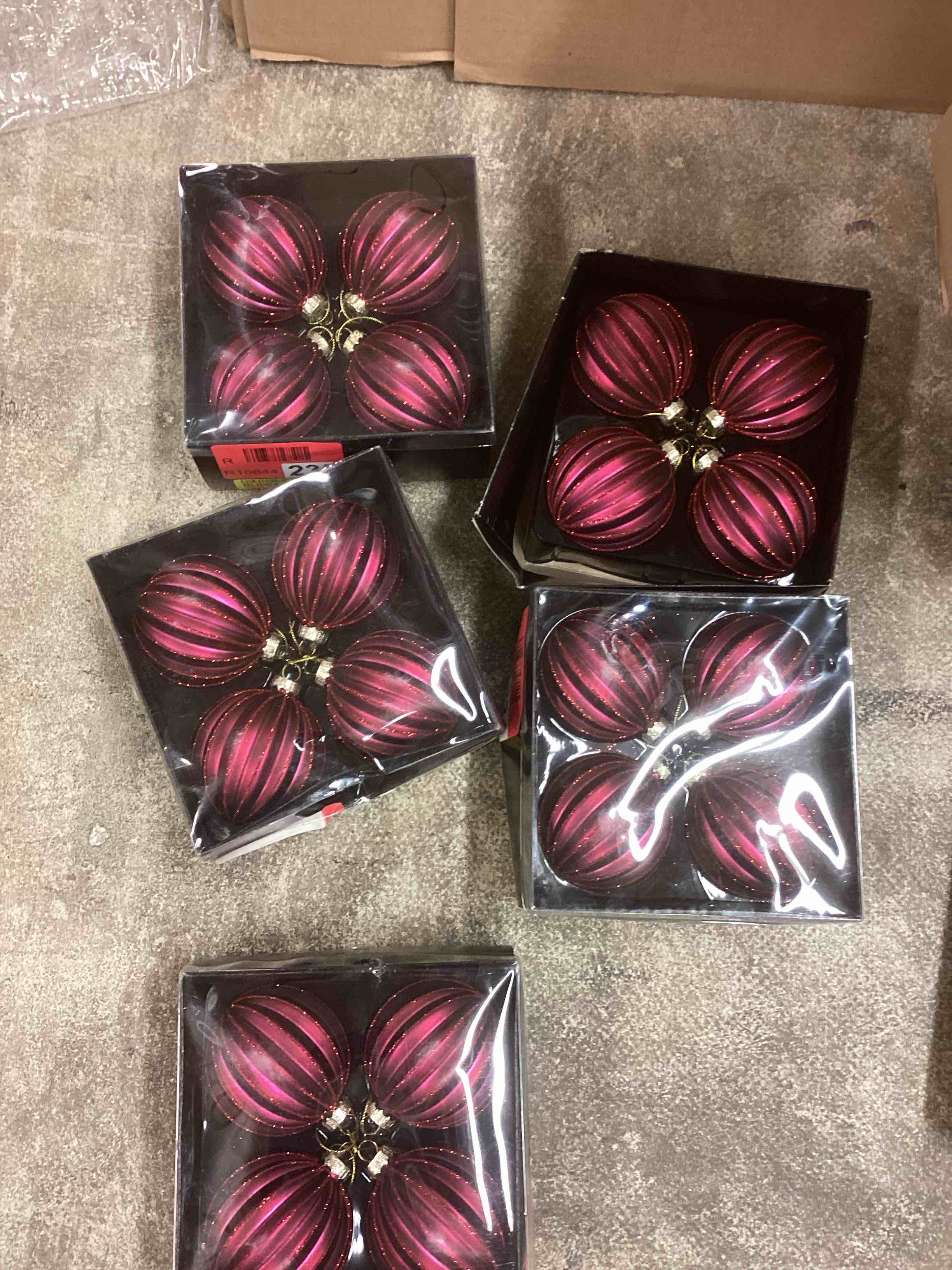 Condition photo showing New/Like New for glass ball ornament (set of 4) 