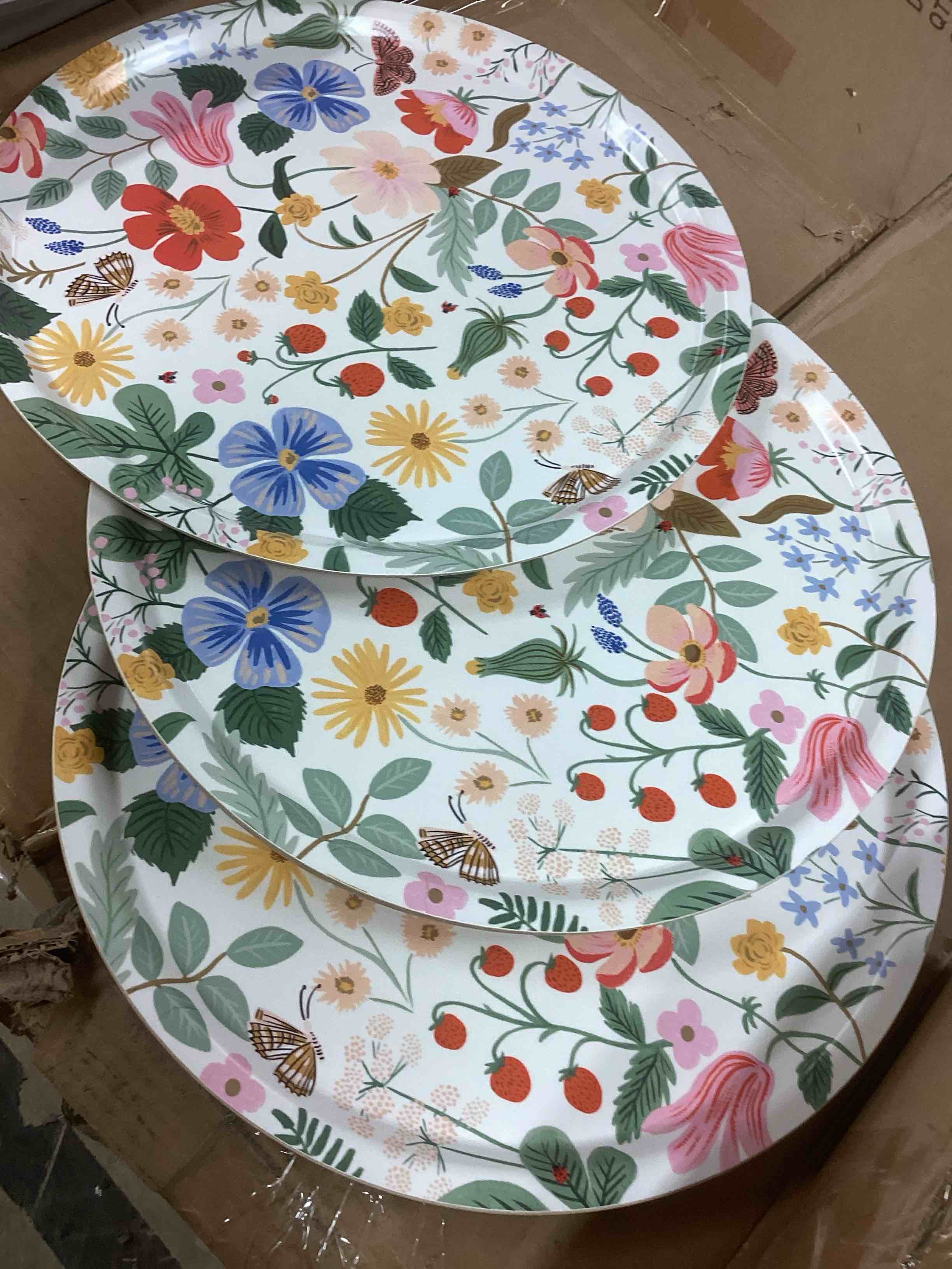 Condition photo showing New/Like New for rifle paper co. serving dish