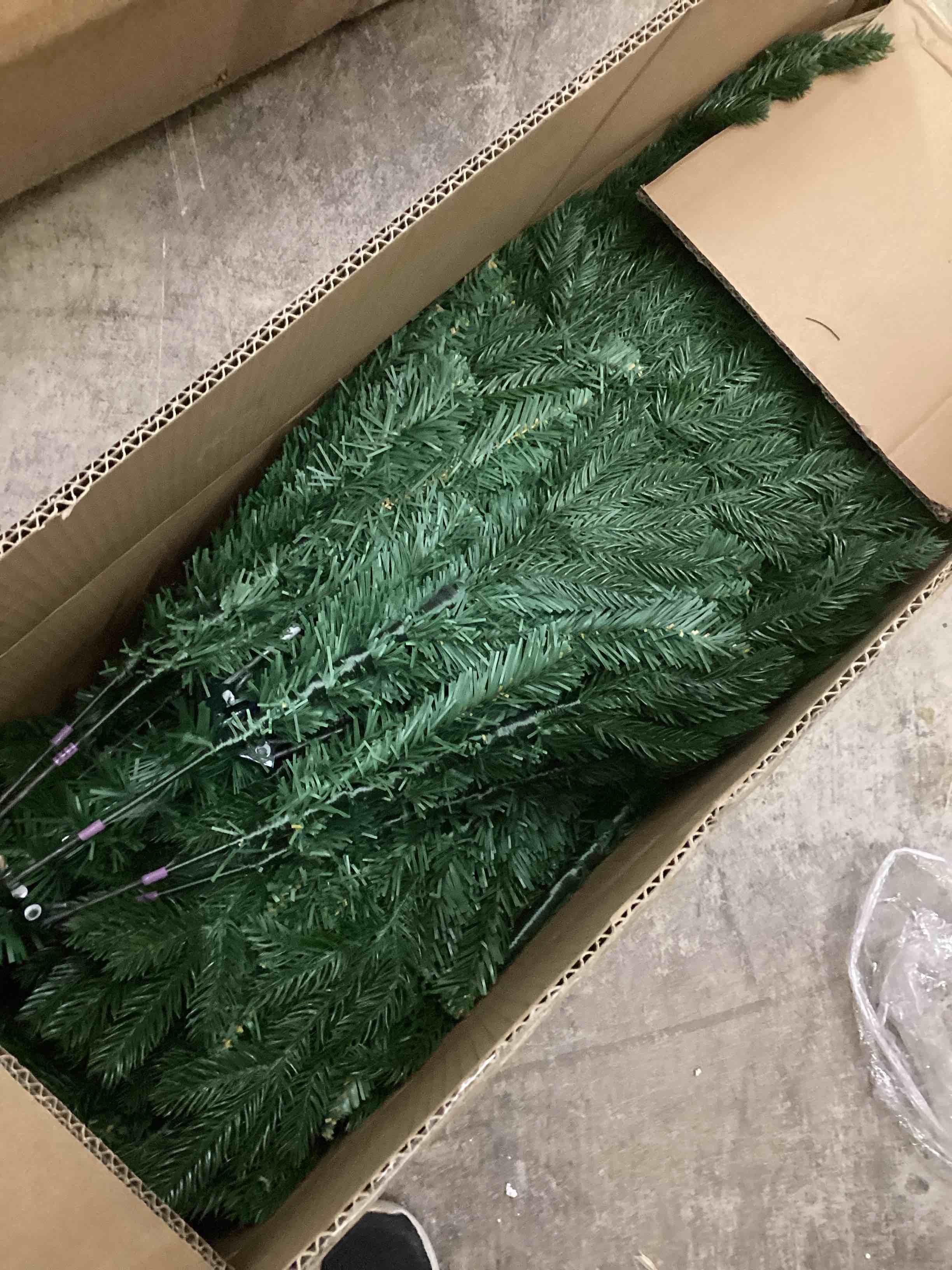 Condition photo showing Good Condition for 5ft pe&pvc prelit christmas tree green polyethylene