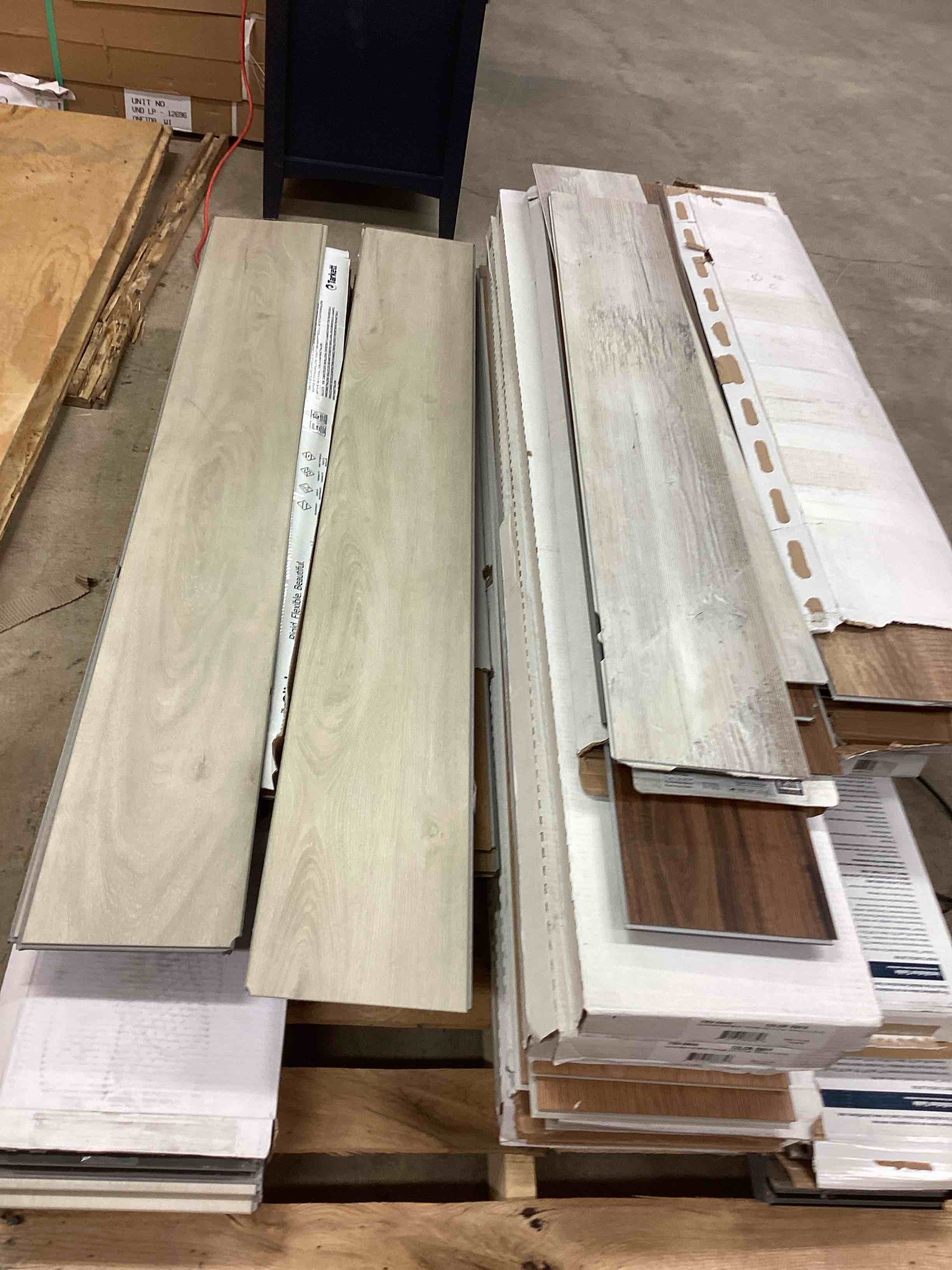 pallet lot of vinyl flooring (may vary color and sizes)