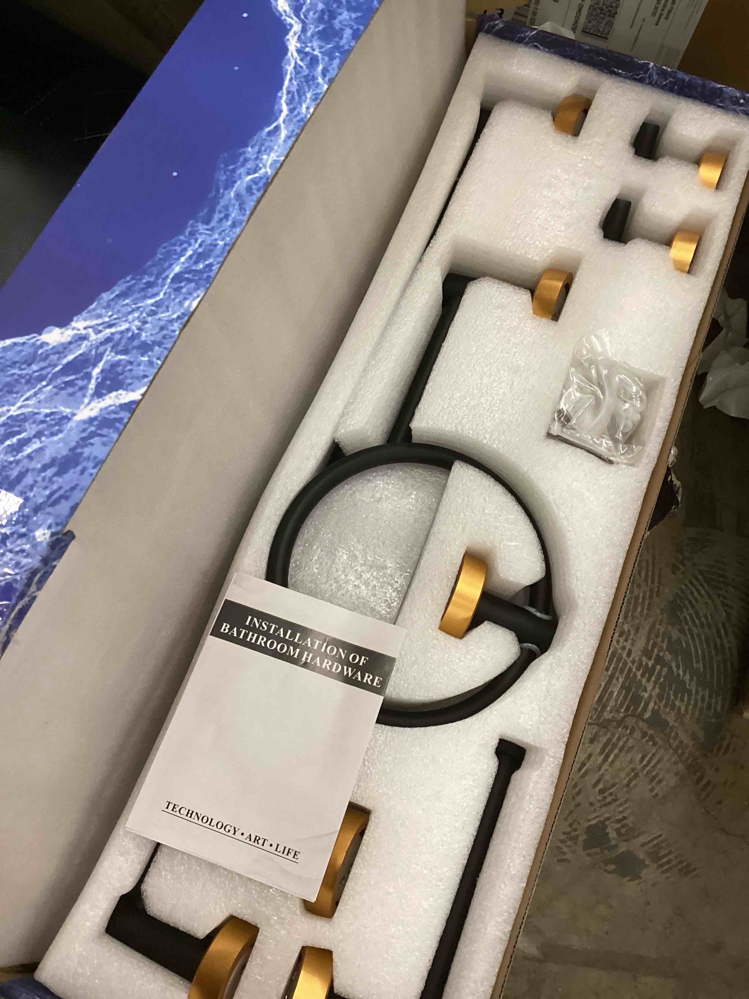 https://s3.amazonaws.com/lotting-images-prod/bidfta/GRA4115525_1777659356869.jpeg