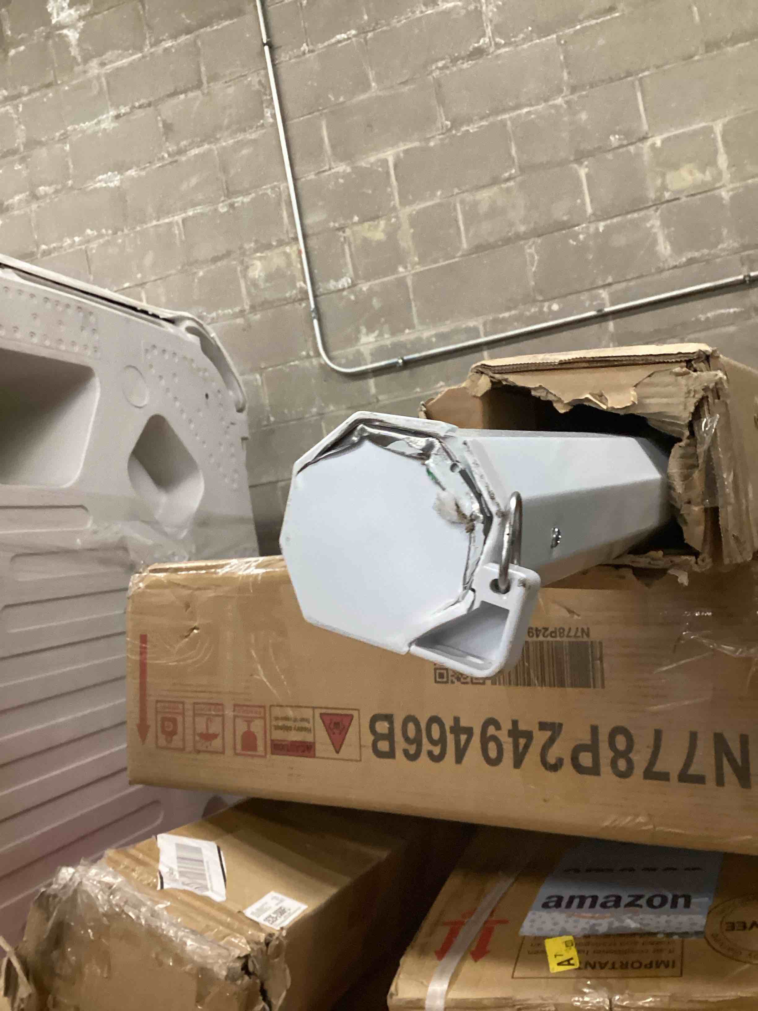 https://s3.amazonaws.com/lotting-images-prod/bidfta/GRA4115691_1778017024097.jpeg
