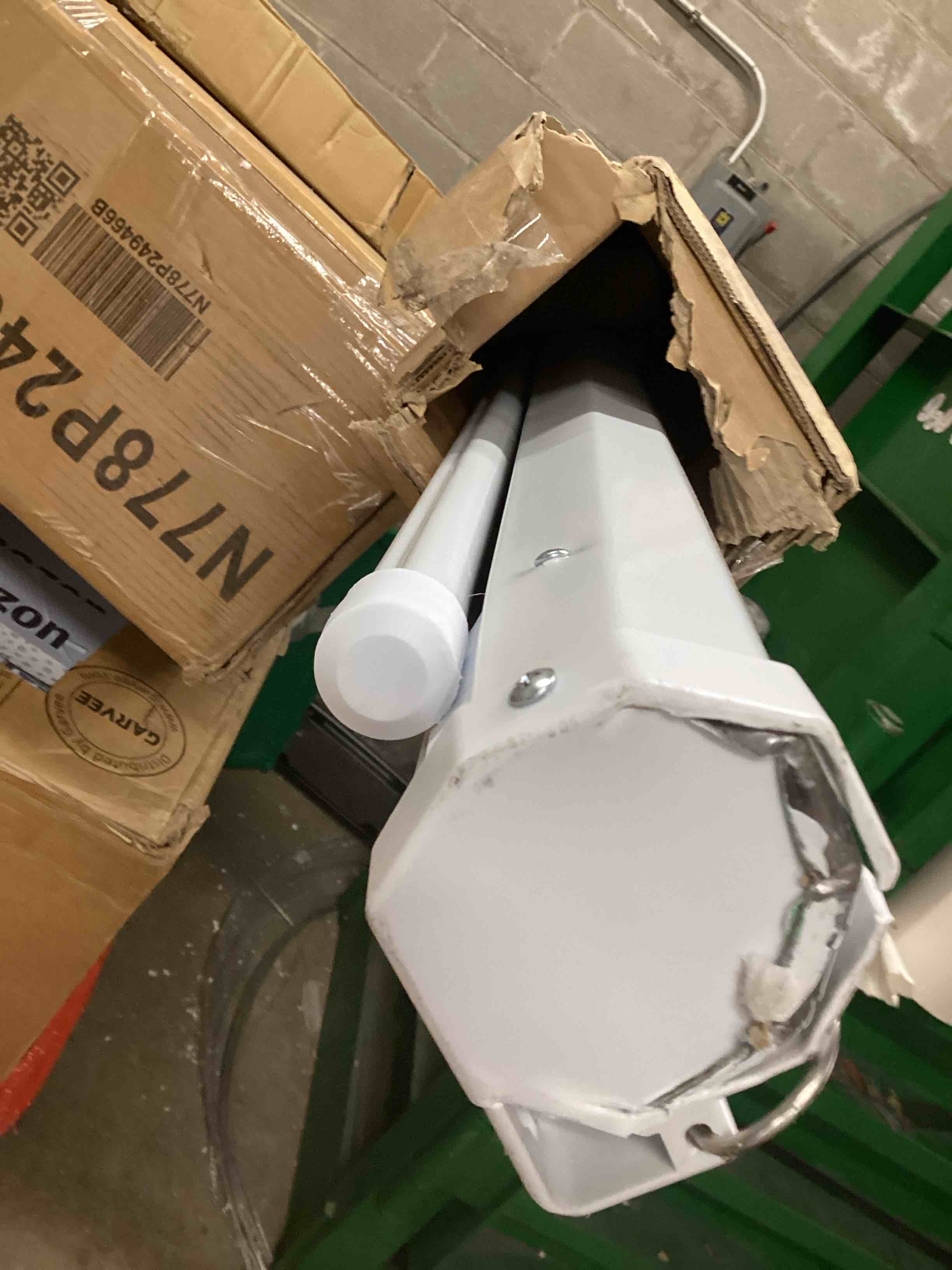 https://s3.amazonaws.com/lotting-images-prod/bidfta/GRA4115691_1778017028442.jpeg