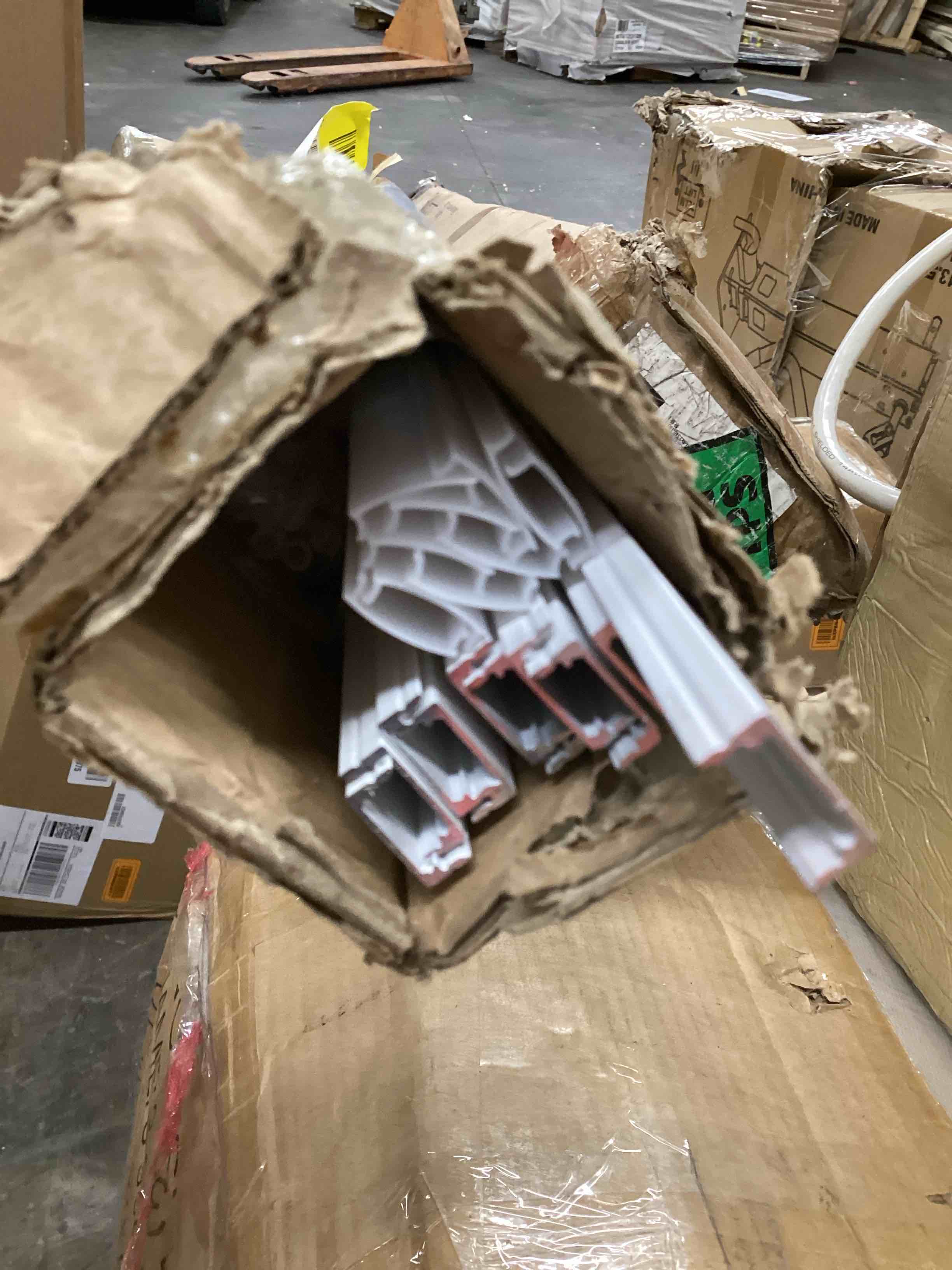 https://s3.amazonaws.com/lotting-images-prod/bidfta/GRA4115703_1778077754927.jpeg