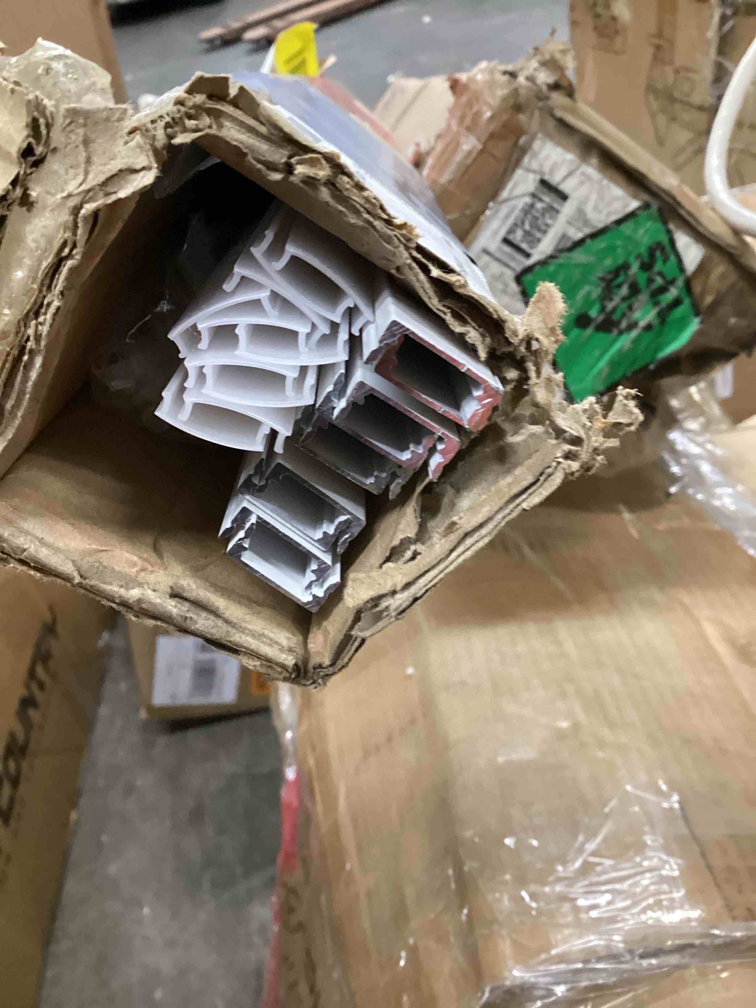 https://s3.amazonaws.com/lotting-images-prod/bidfta/GRA4115703_1778077762326.jpeg