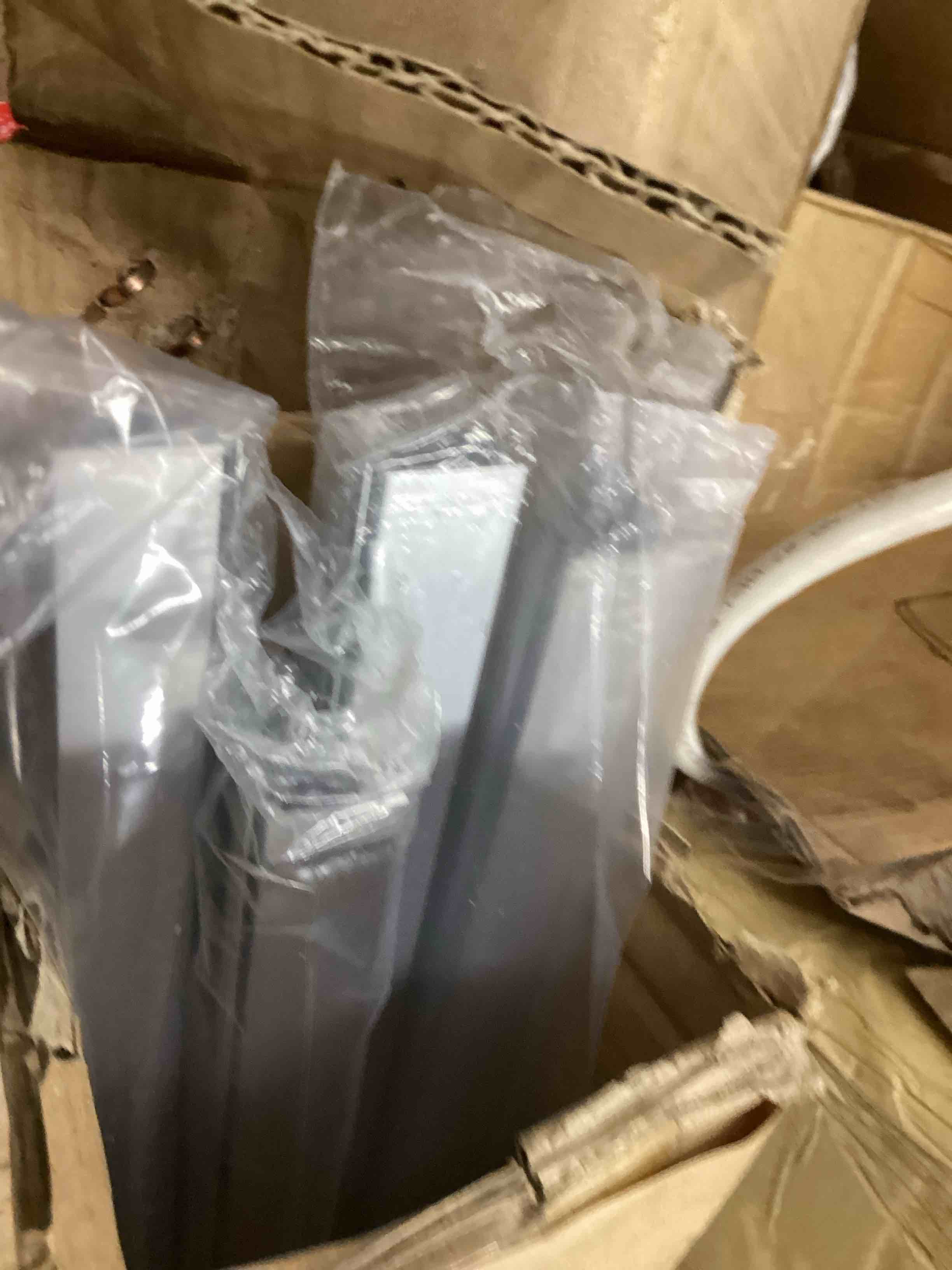 https://s3.amazonaws.com/lotting-images-prod/bidfta/GRA4115704_1778077851658.jpeg