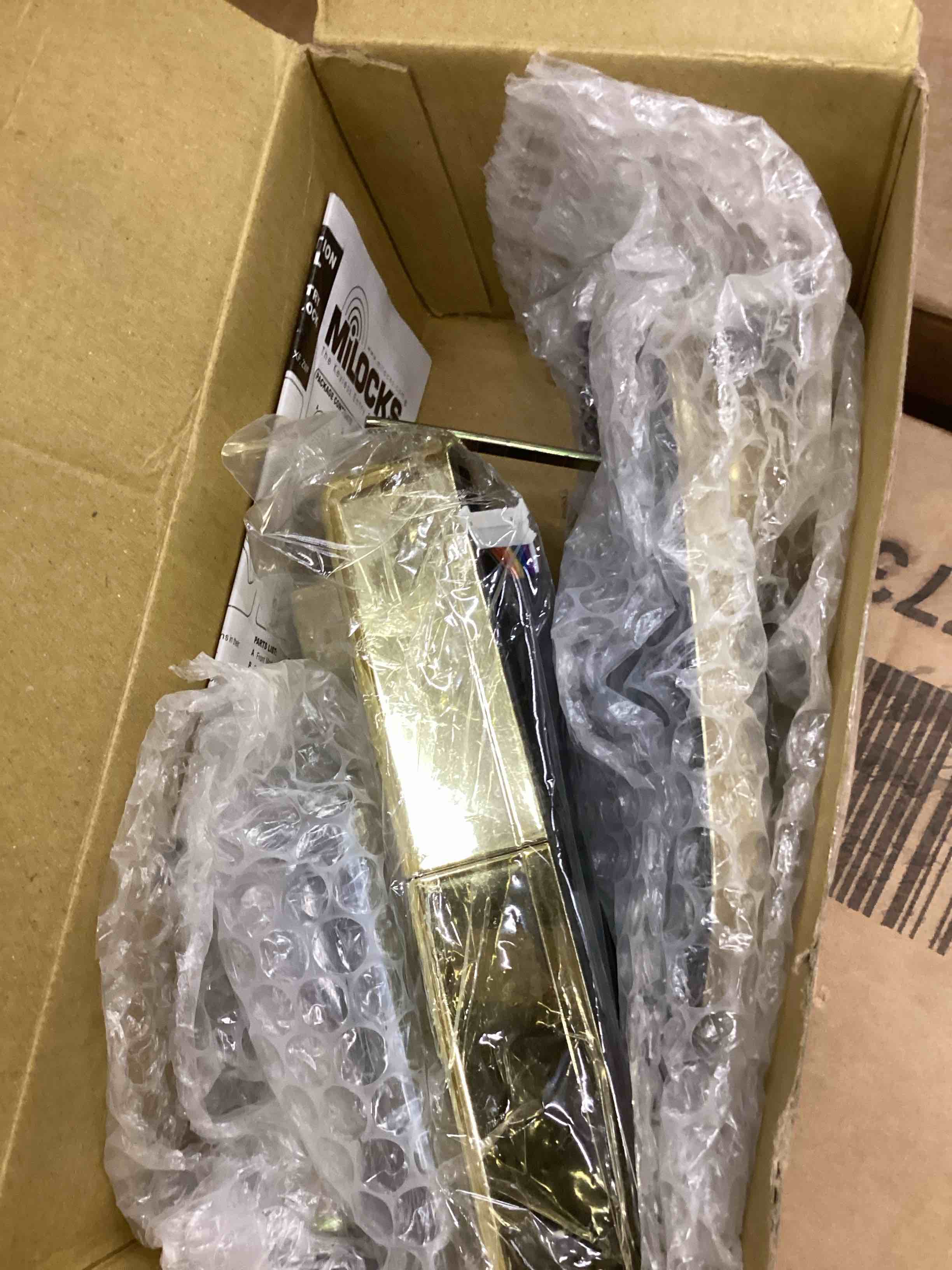 https://s3.amazonaws.com/lotting-images-prod/bidfta/GRA4115800_1778188562631.jpeg