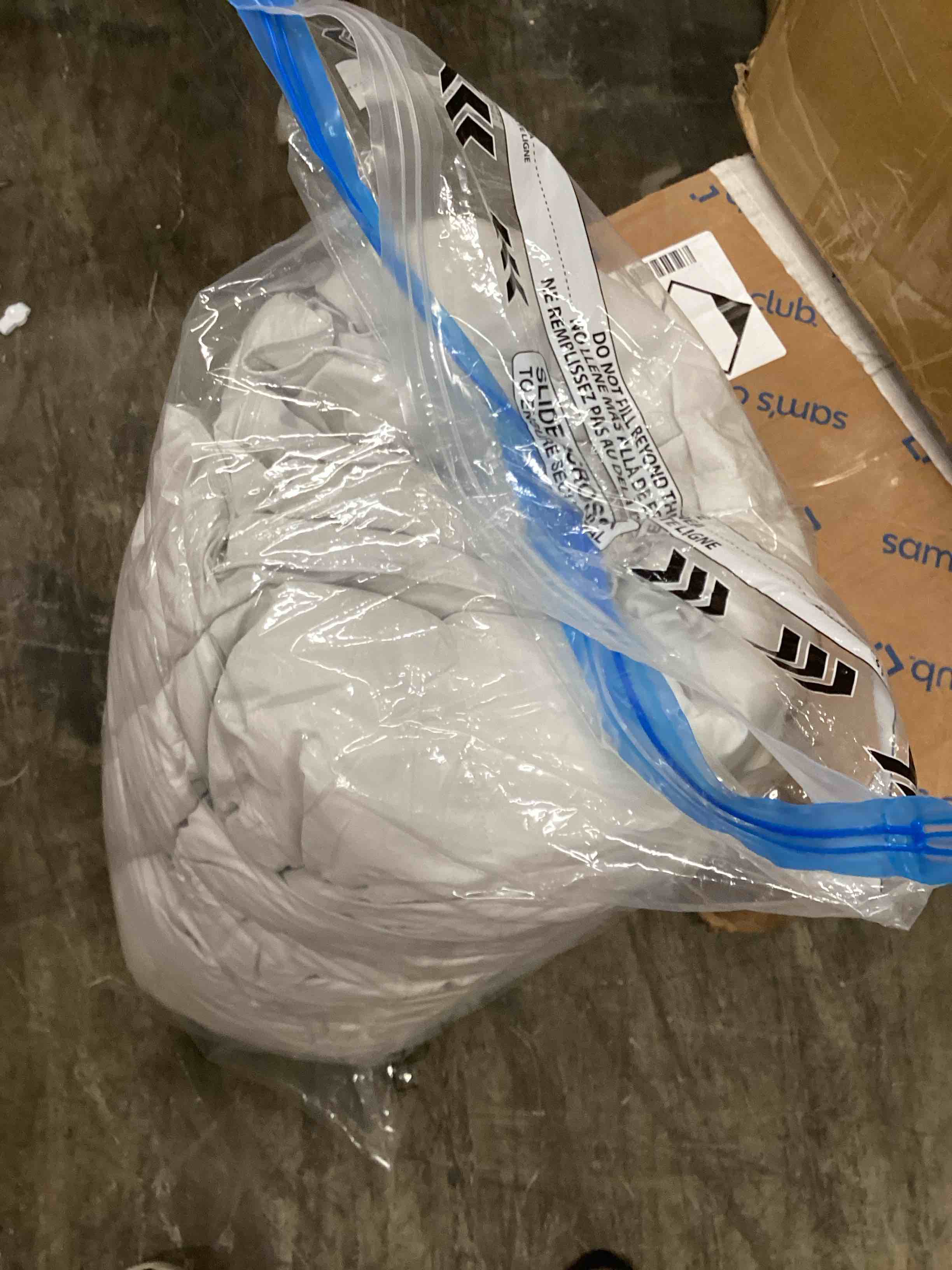 https://s3.amazonaws.com/lotting-images-prod/bidfta/GRA4115872_1778253265602.jpeg