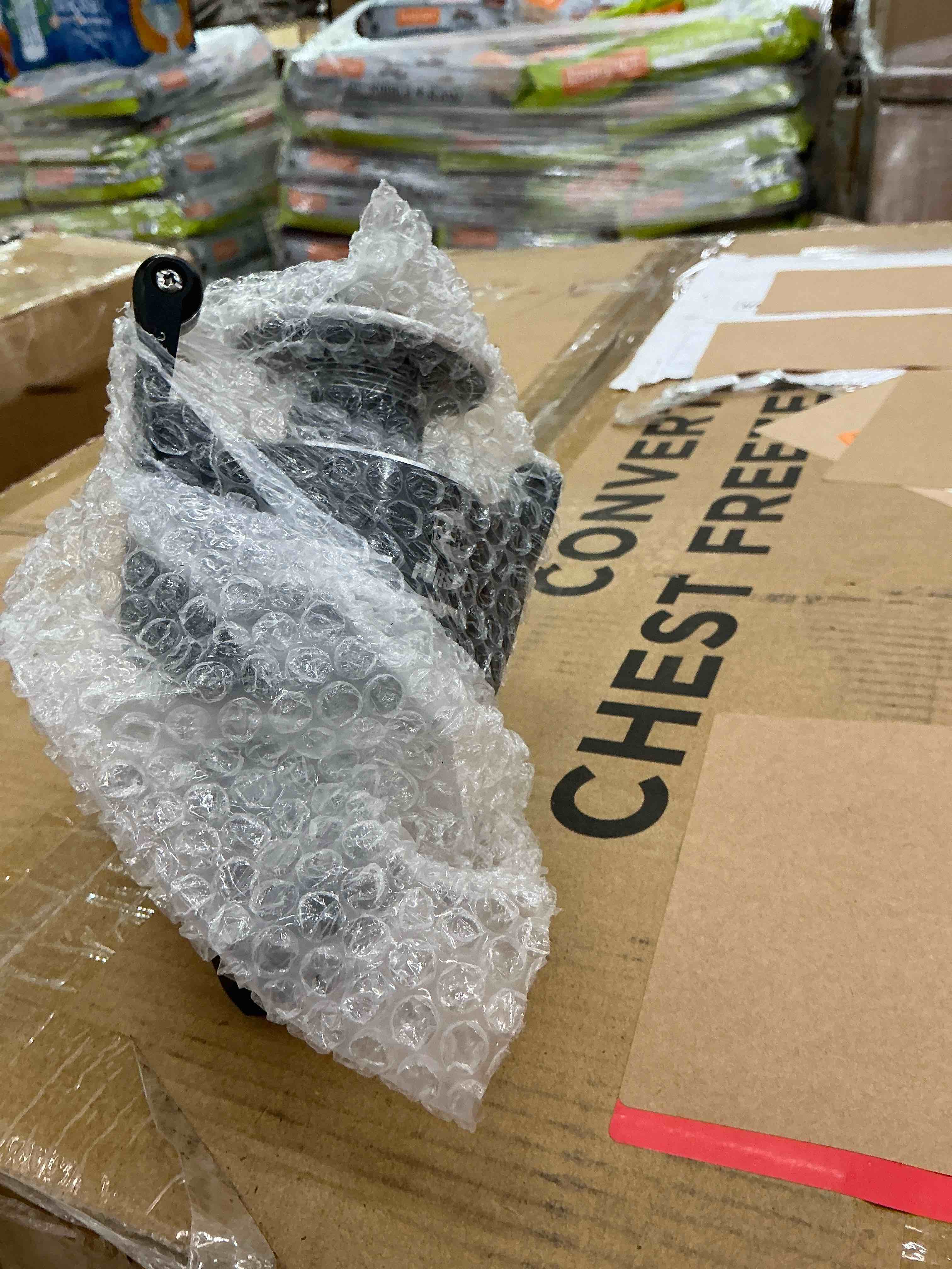 https://s3.amazonaws.com/lotting-images-prod/bidfta/GRA4115936_1778512489173.jpeg