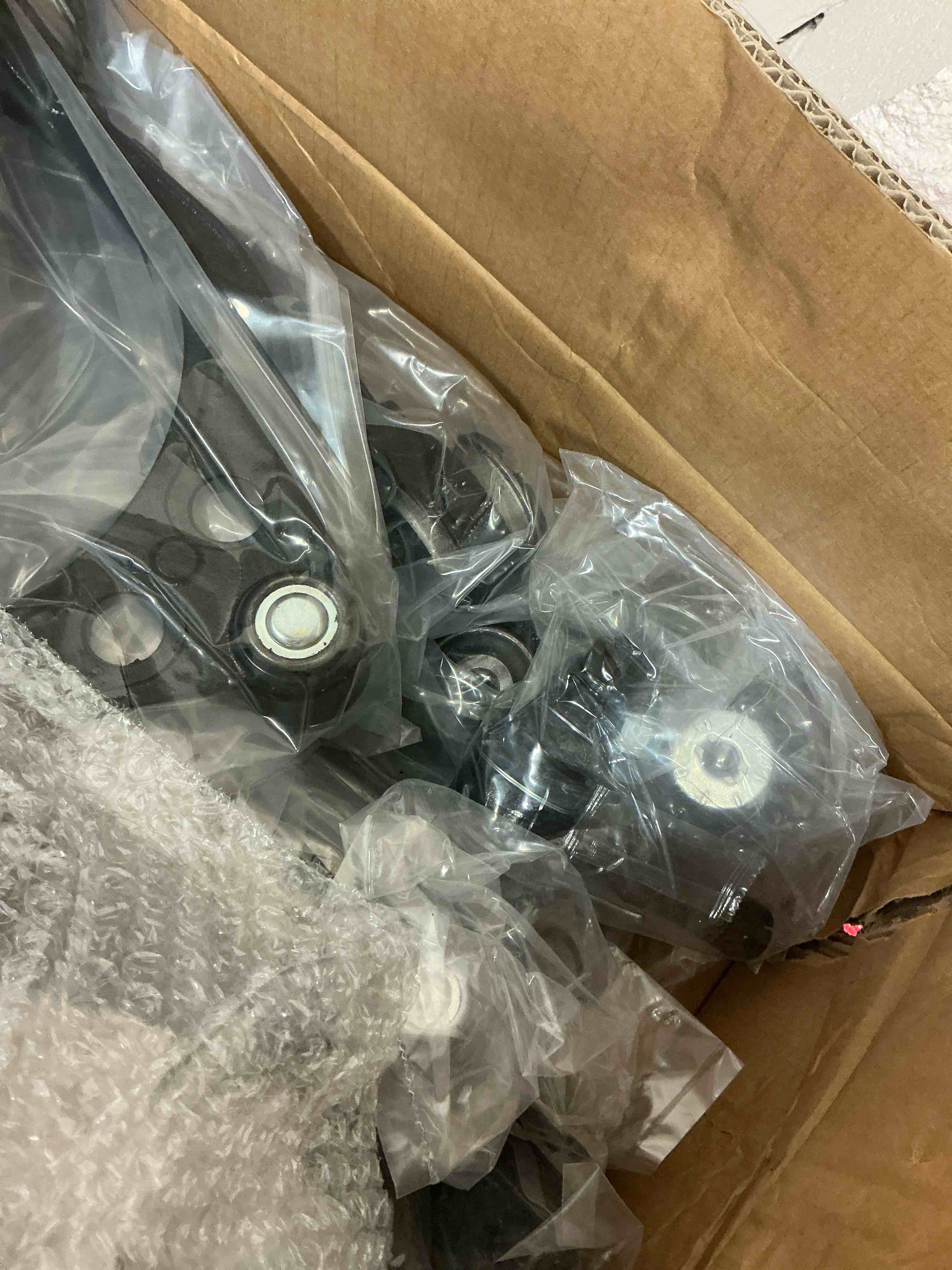 https://s3.amazonaws.com/lotting-images-prod/bidfta/GRA4115985_1778531189579.jpeg