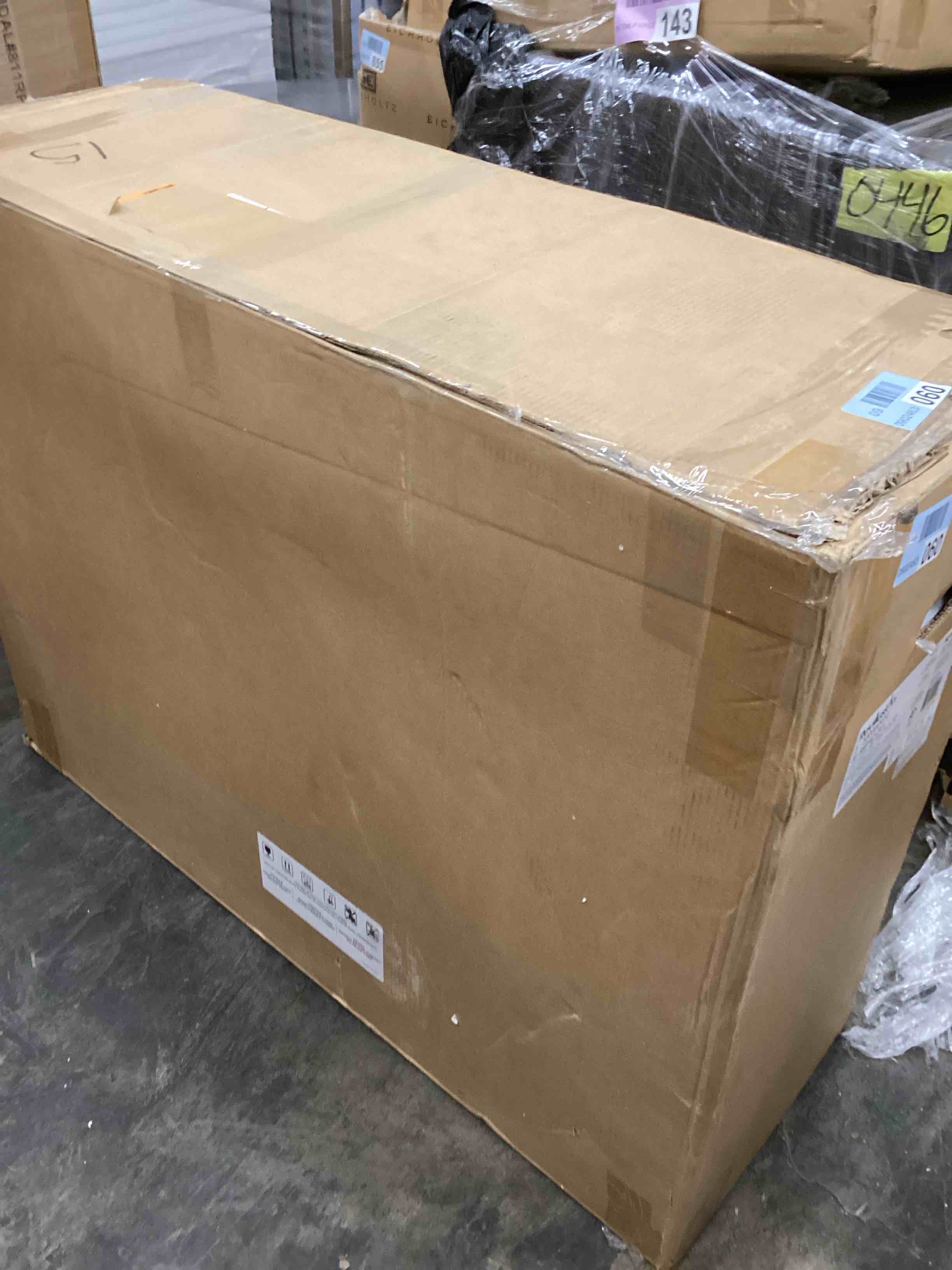 https://s3.amazonaws.com/lotting-images-prod/bidfta/GRA4115997_1778593628102.jpeg