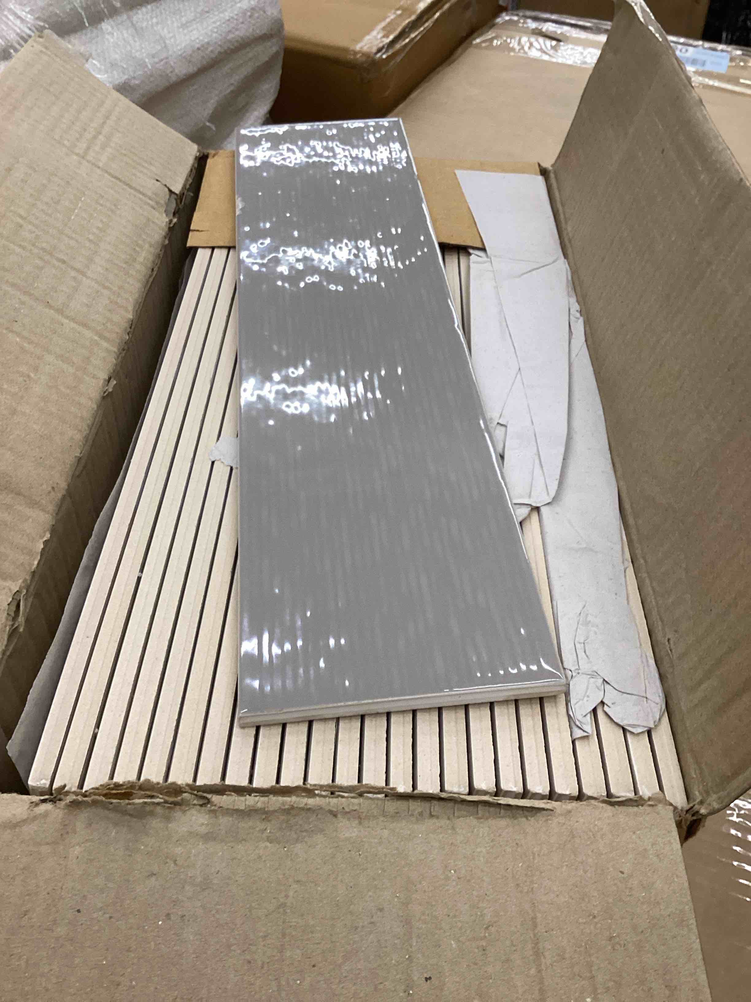 https://s3.amazonaws.com/lotting-images-prod/bidfta/GRA4116010_1778600620362.jpeg