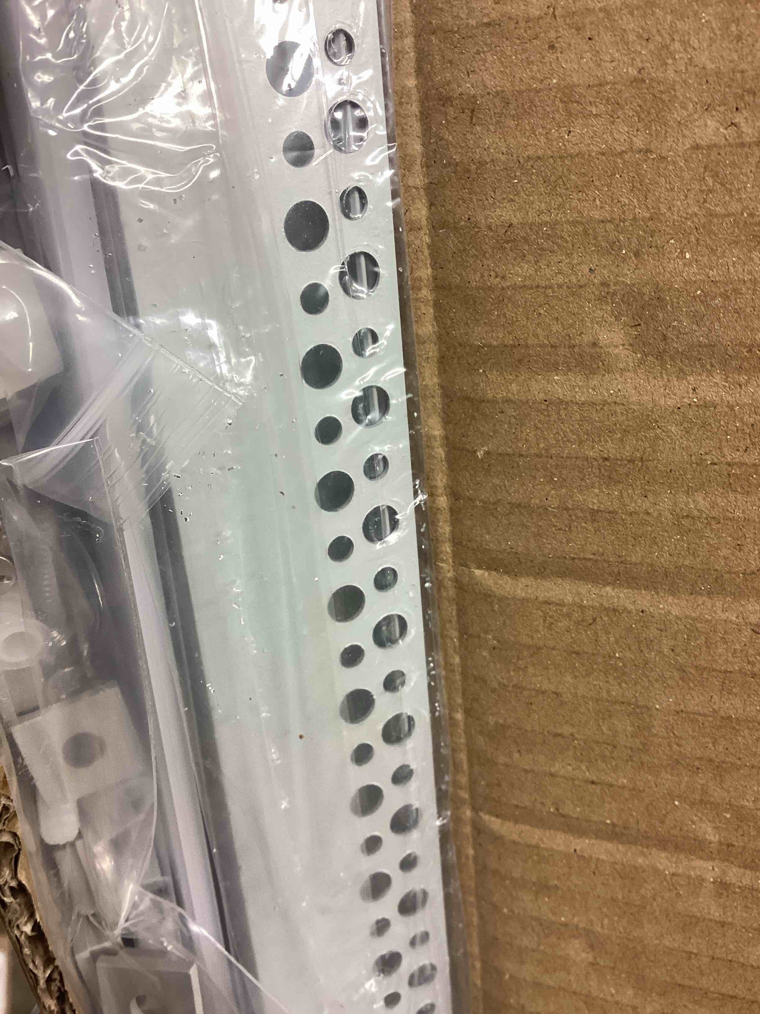 https://s3.amazonaws.com/lotting-images-prod/bidfta/GRA4116061_1778597373867.jpeg