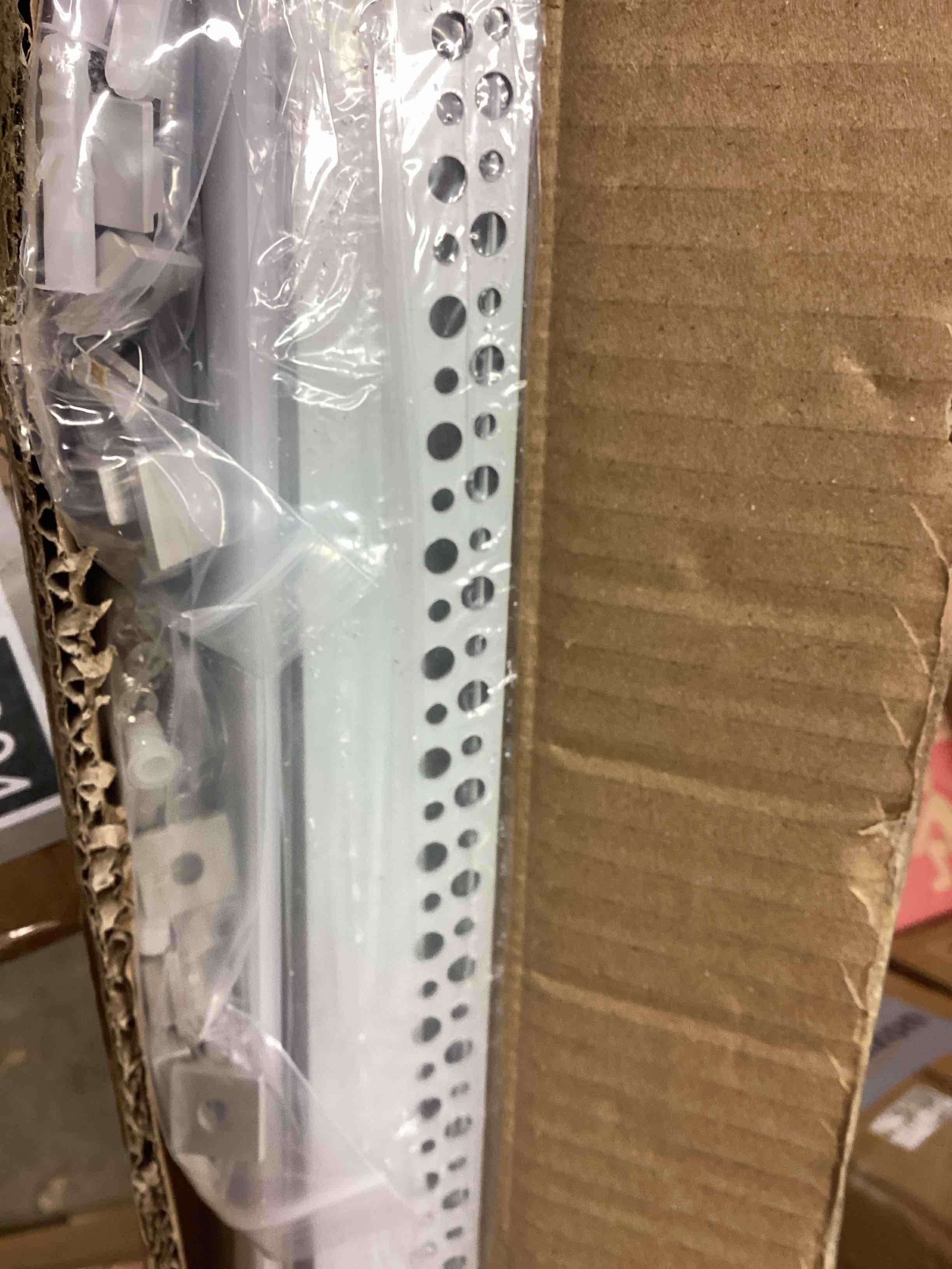 https://s3.amazonaws.com/lotting-images-prod/bidfta/GRA4116061_1778597375688.jpeg