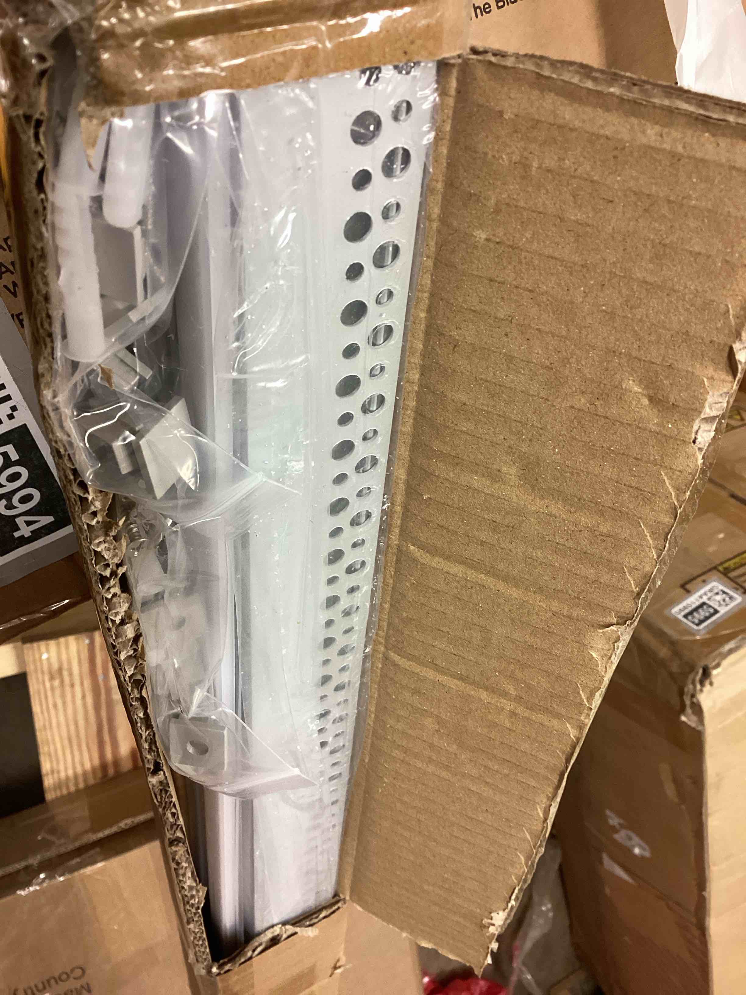 https://s3.amazonaws.com/lotting-images-prod/bidfta/GRA4116061_1778597378586.jpeg