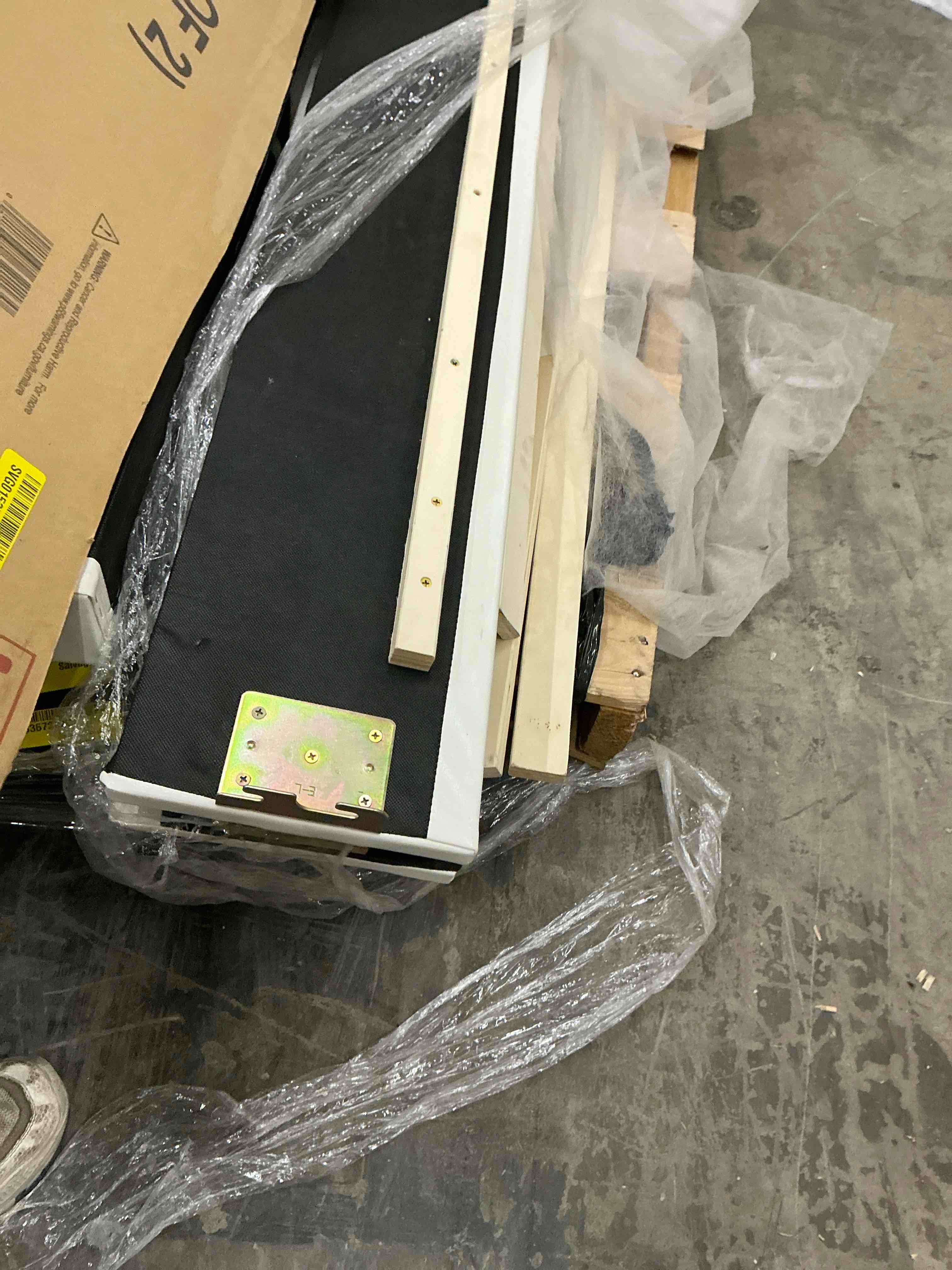 https://s3.amazonaws.com/lotting-images-prod/bidfta/GRA4116379_1779114688747.jpeg