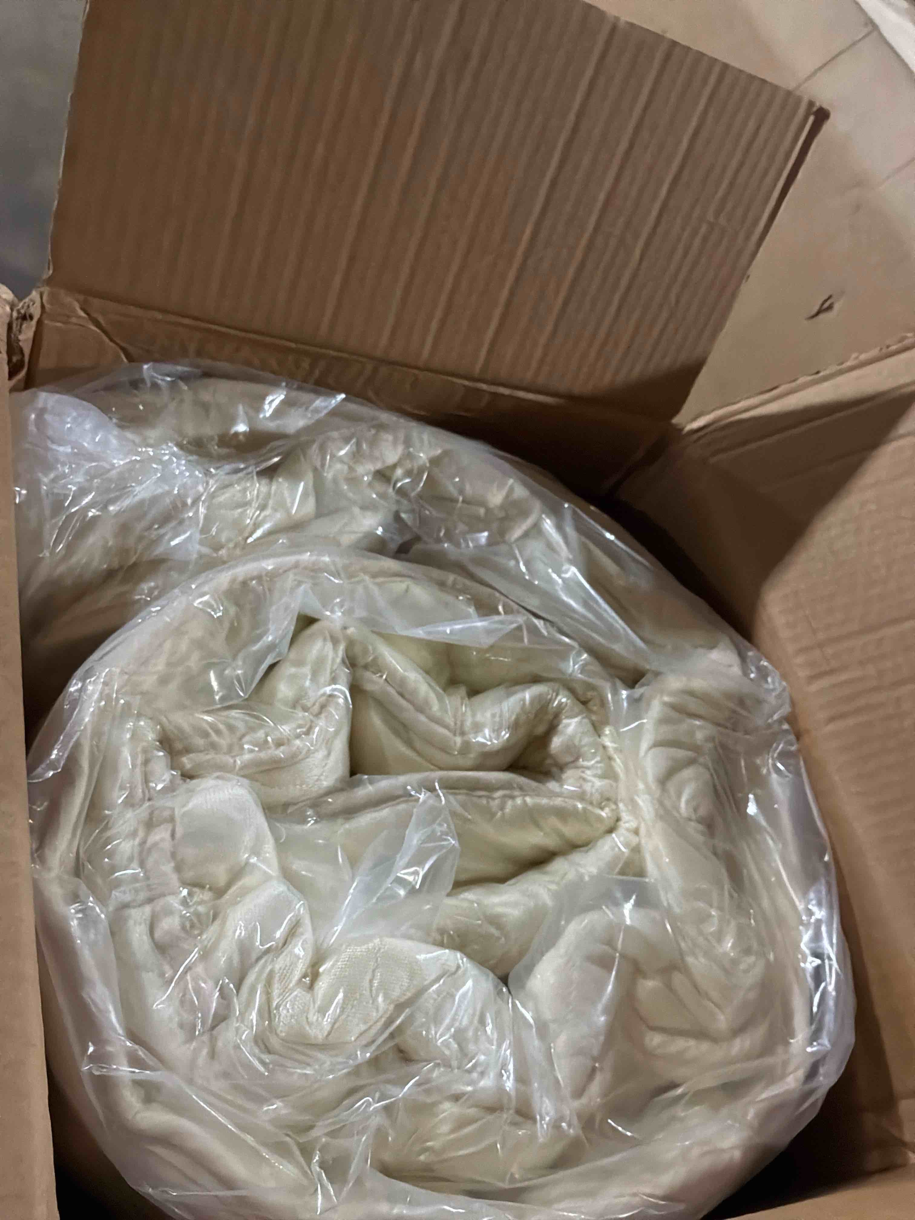 Condition photo showing New/Like New for full slumberair mattre lazb 