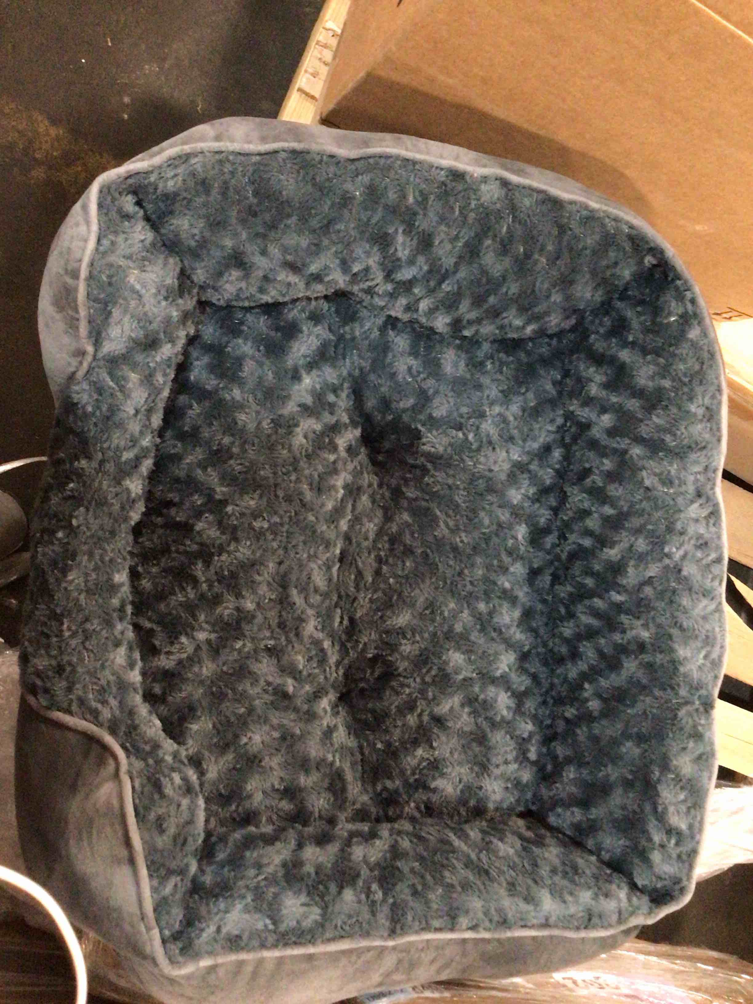 Condition photo showing Good Condition for invenho large dog bed for large medium small dogs, rectangle washable orthopedic dog bed, soft calming sleeping puppy bed durable pet cuddler with anti-slip bottom l(30"x24"x9")