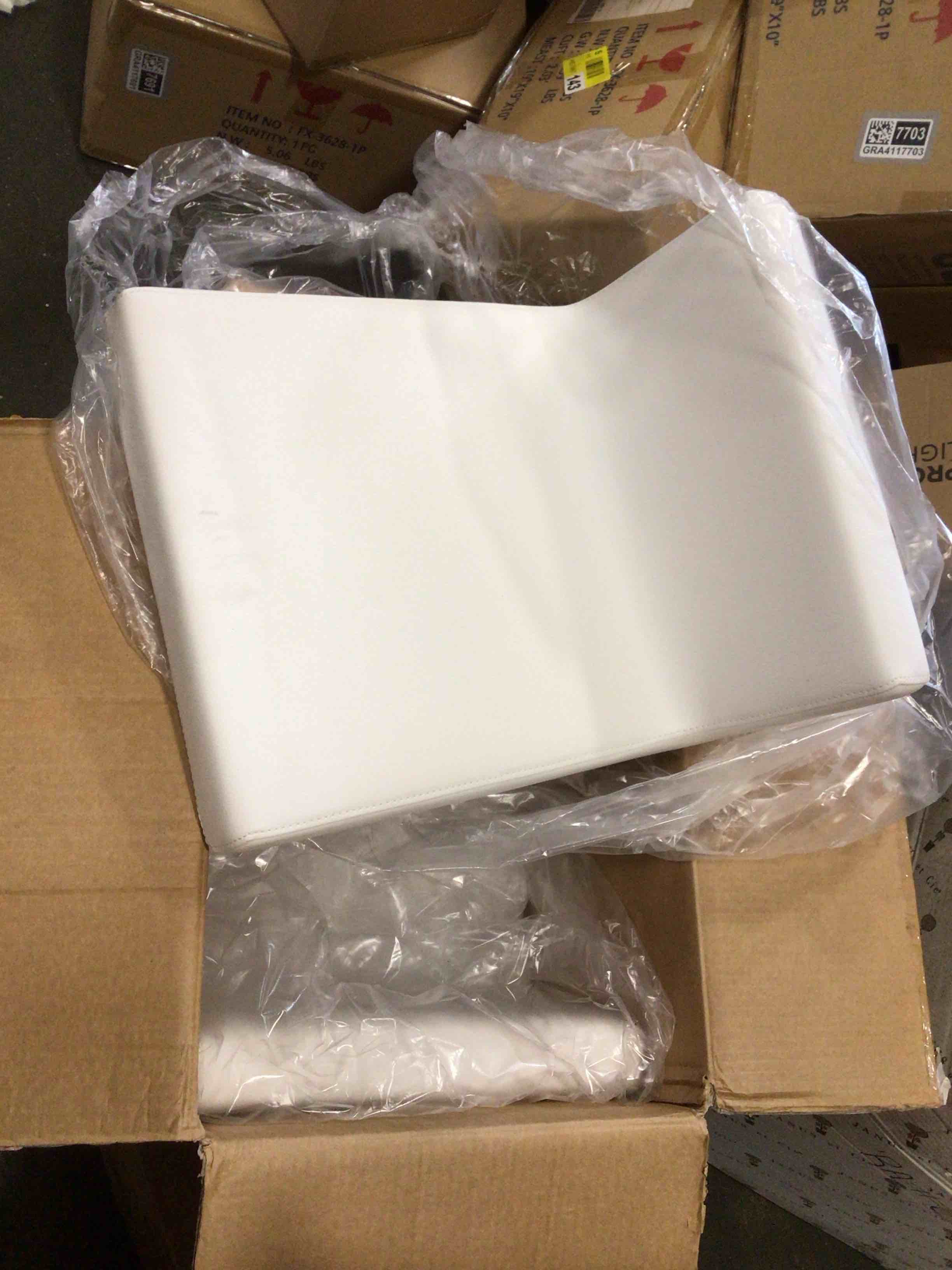 Condition photo showing Good Condition for gladwell counter & bar & tool color white