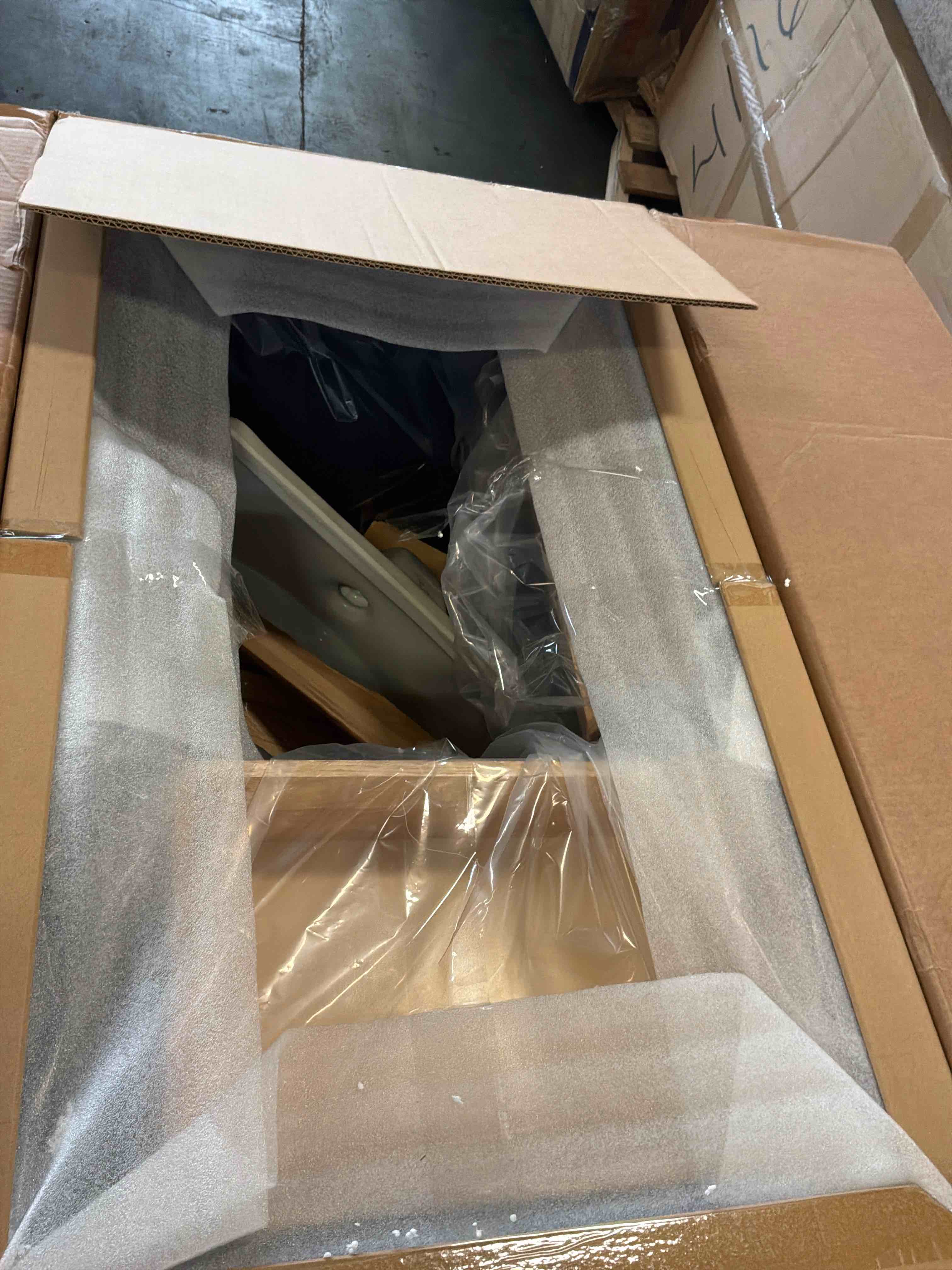 https://s3.amazonaws.com/lotting-images-prod/bidfta/GRA4118505_1777390906006.jpeg