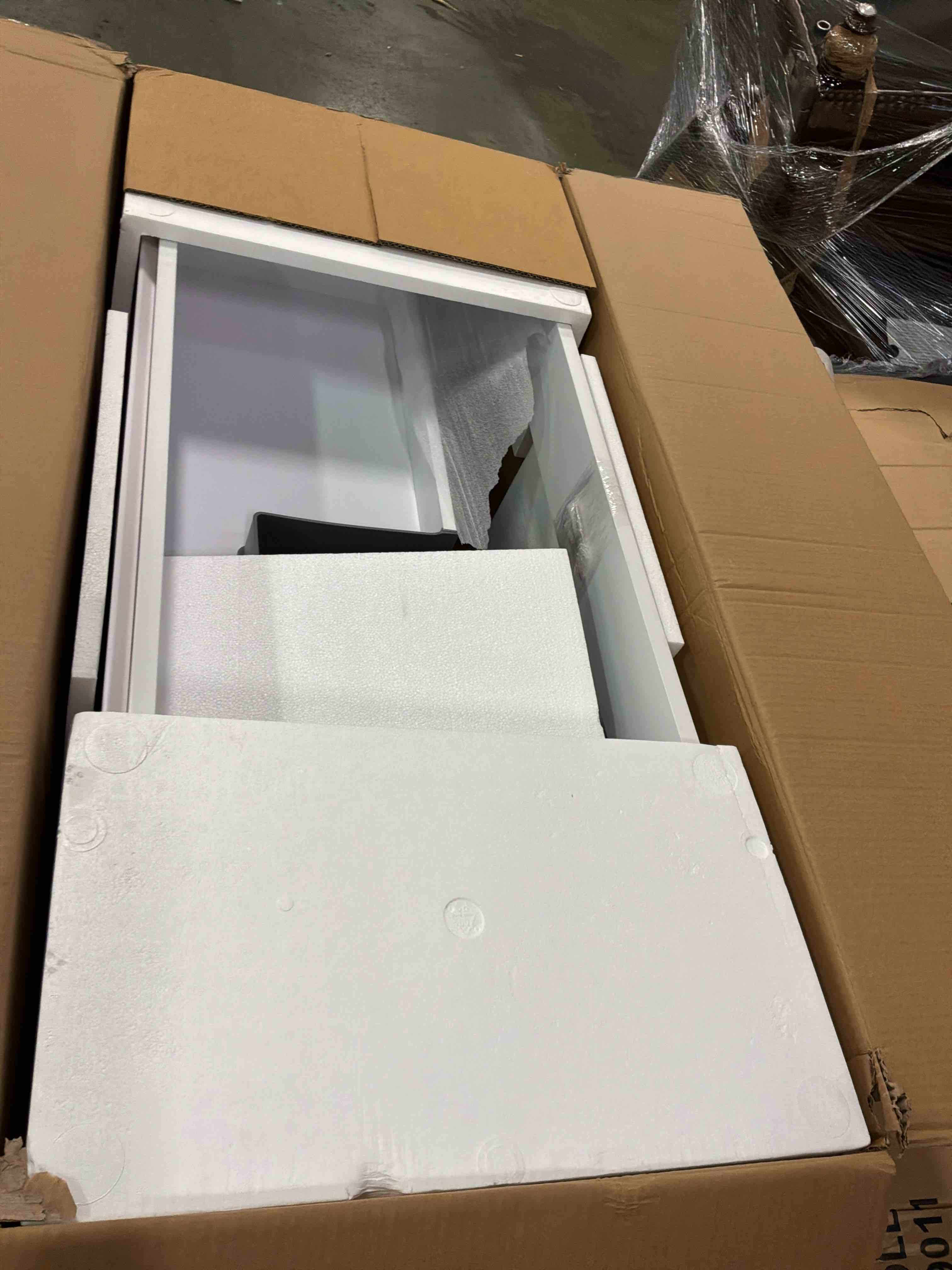 https://s3.amazonaws.com/lotting-images-prod/bidfta/GRA4118621_1777469156622.jpeg
