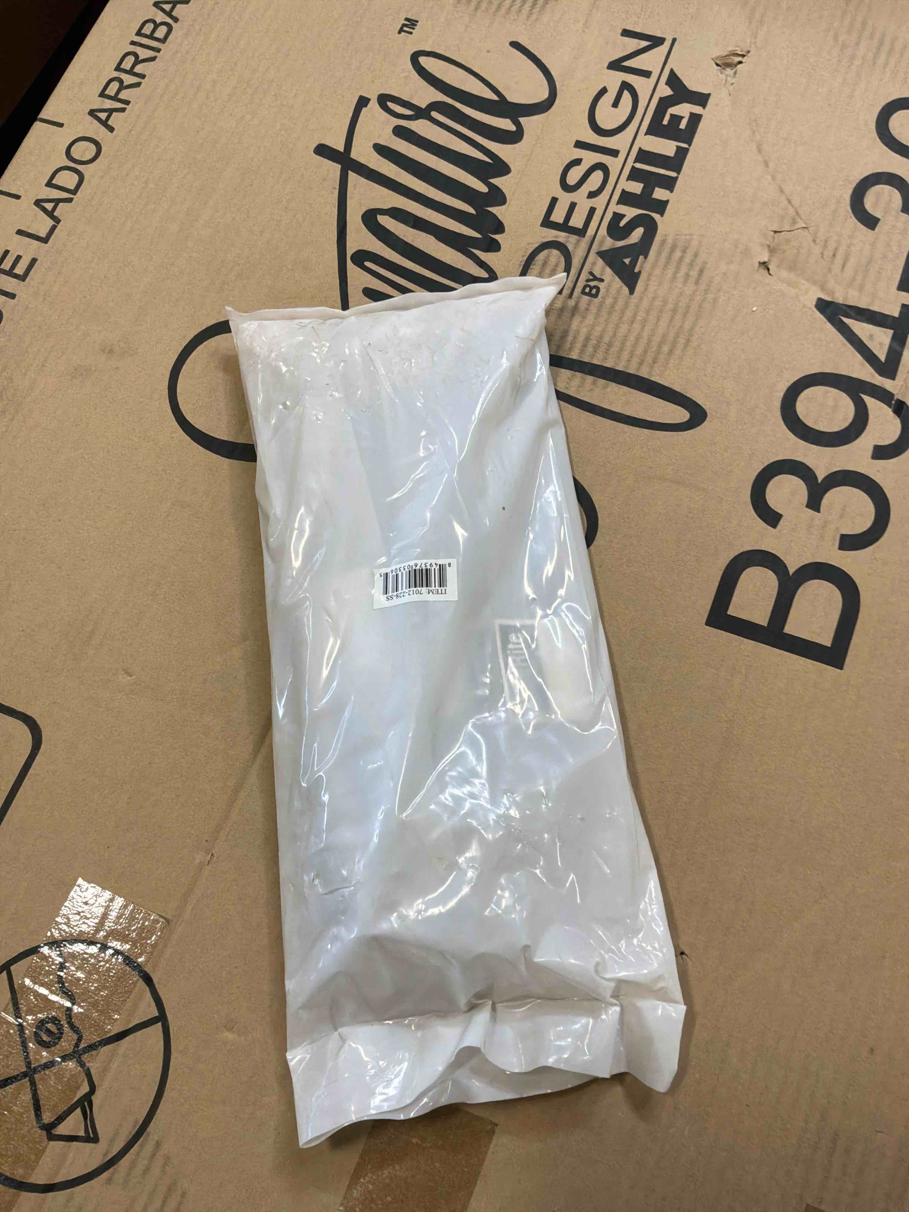 https://s3.amazonaws.com/lotting-images-prod/bidfta/GRA4118663_1777573547932.jpeg