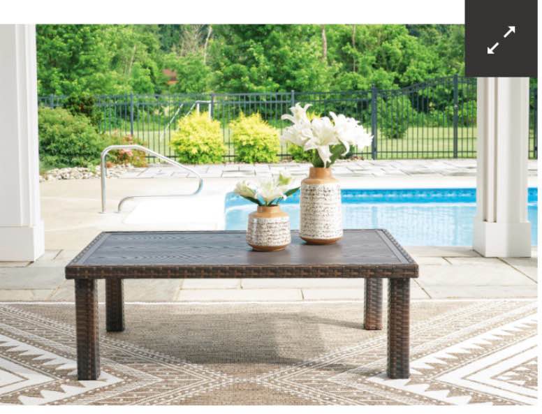  Wellingtons Peak Outdoor Coffee Table