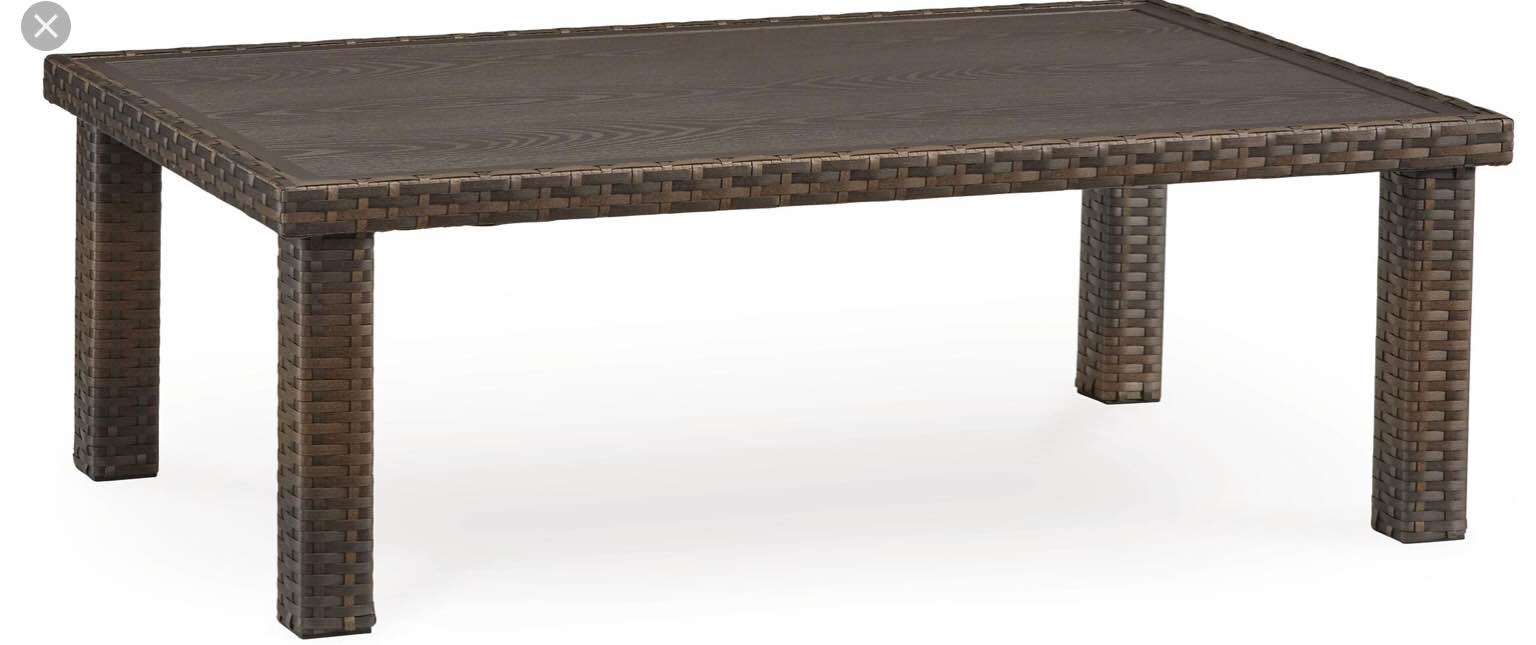 P814-701 Wellingtons Peak Outdoor Coffee Table 