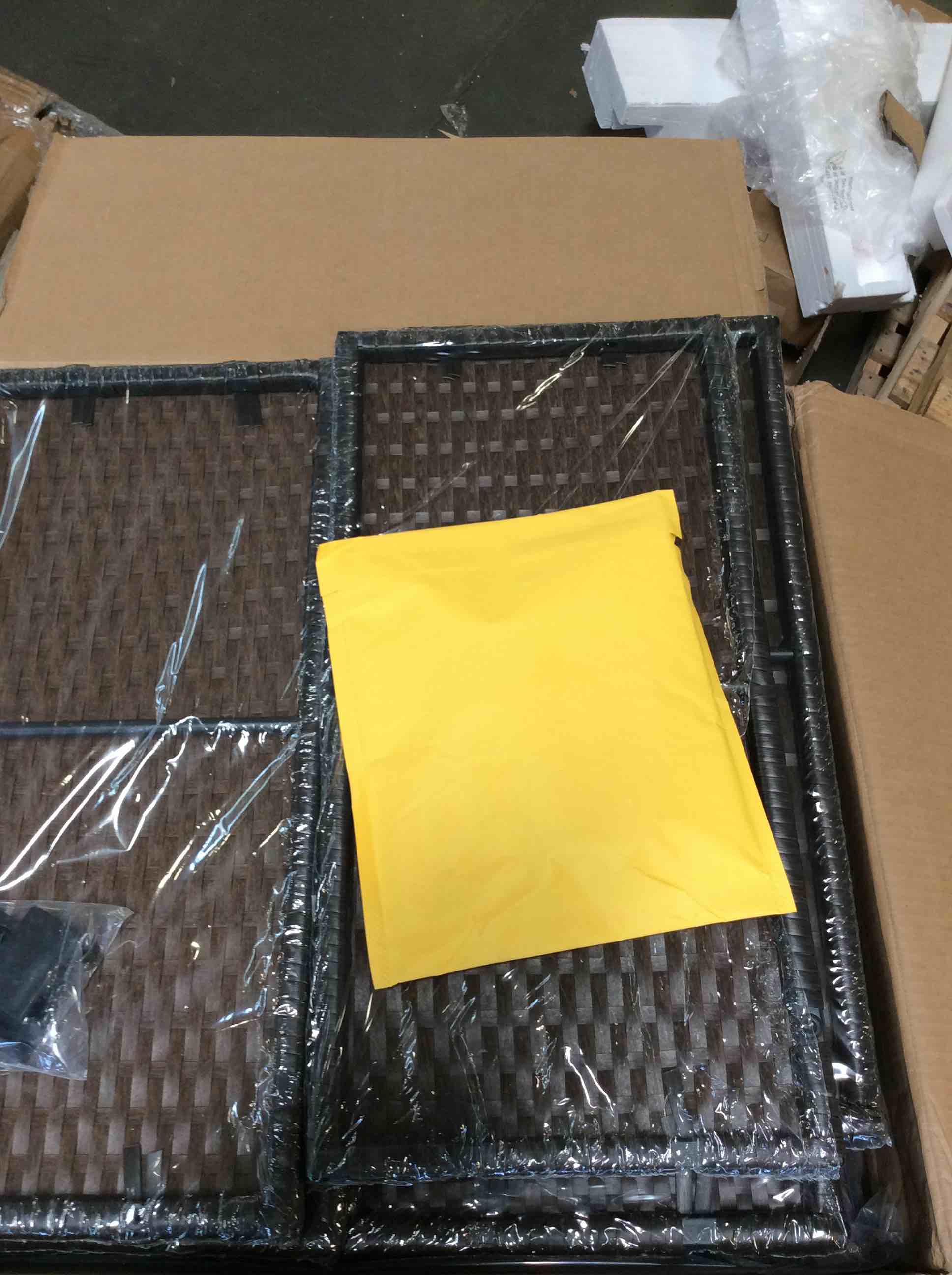 https://s3.amazonaws.com/lotting-images-prod/bidfta/GRA4119397_1778603135128.jpeg