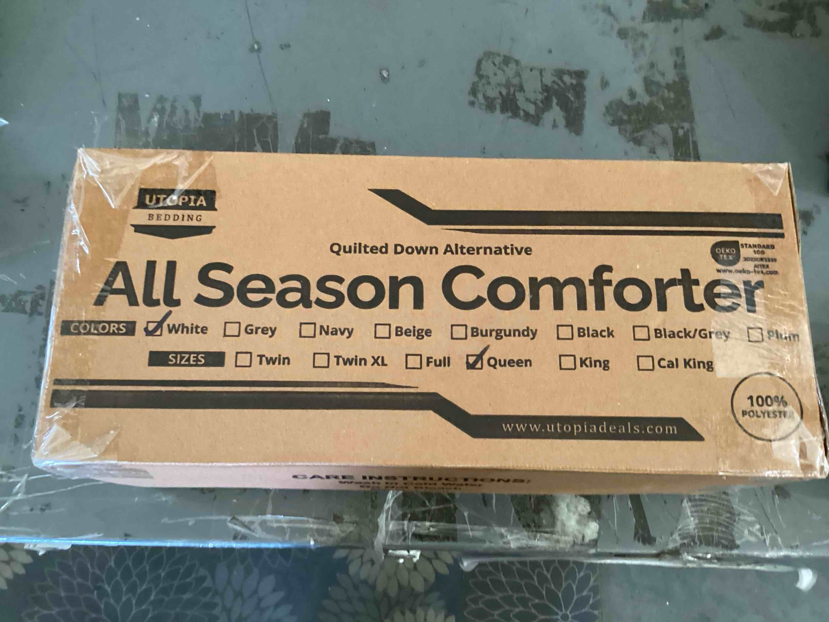 Condition photo showing Good Condition for Utopia Bedding Quilted Down Alternative All Season Comforter, Queen, White