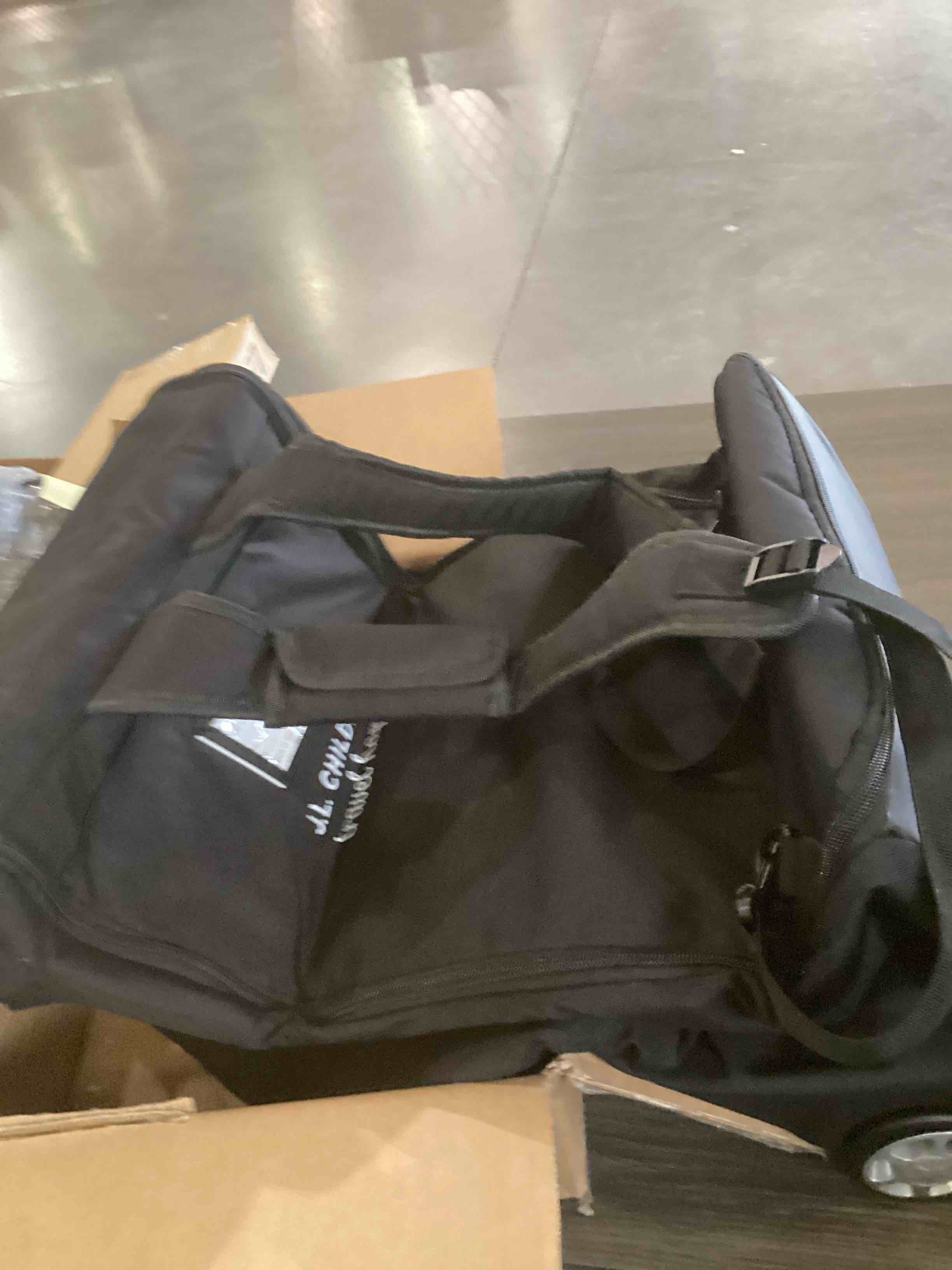 https://s3.amazonaws.com/lotting-images-prod/bidfta/GRA4222981_1777477039434.jpeg