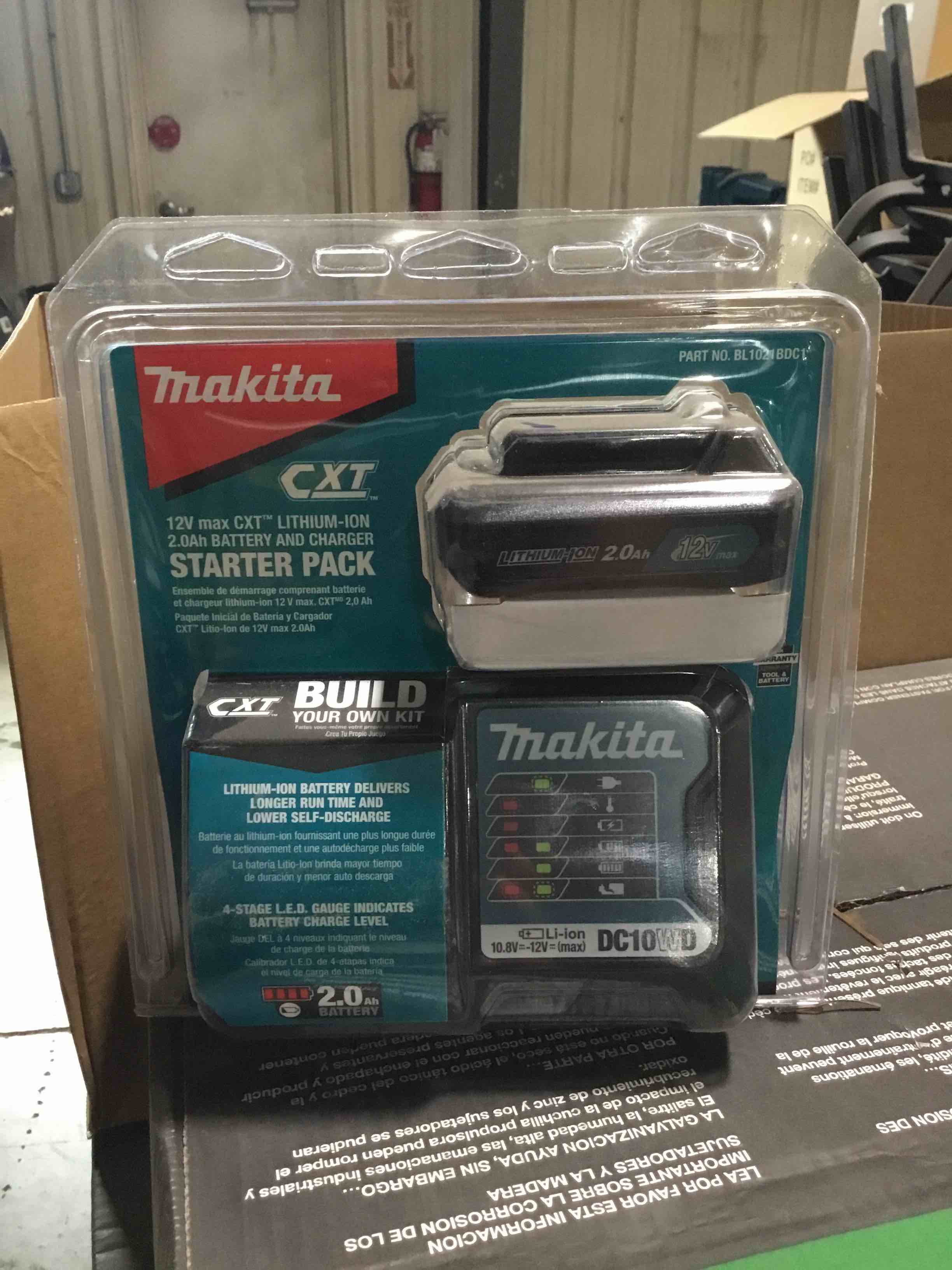makita bl1021bdc1 12v max cxt lithium-ion battery and charger starter pack