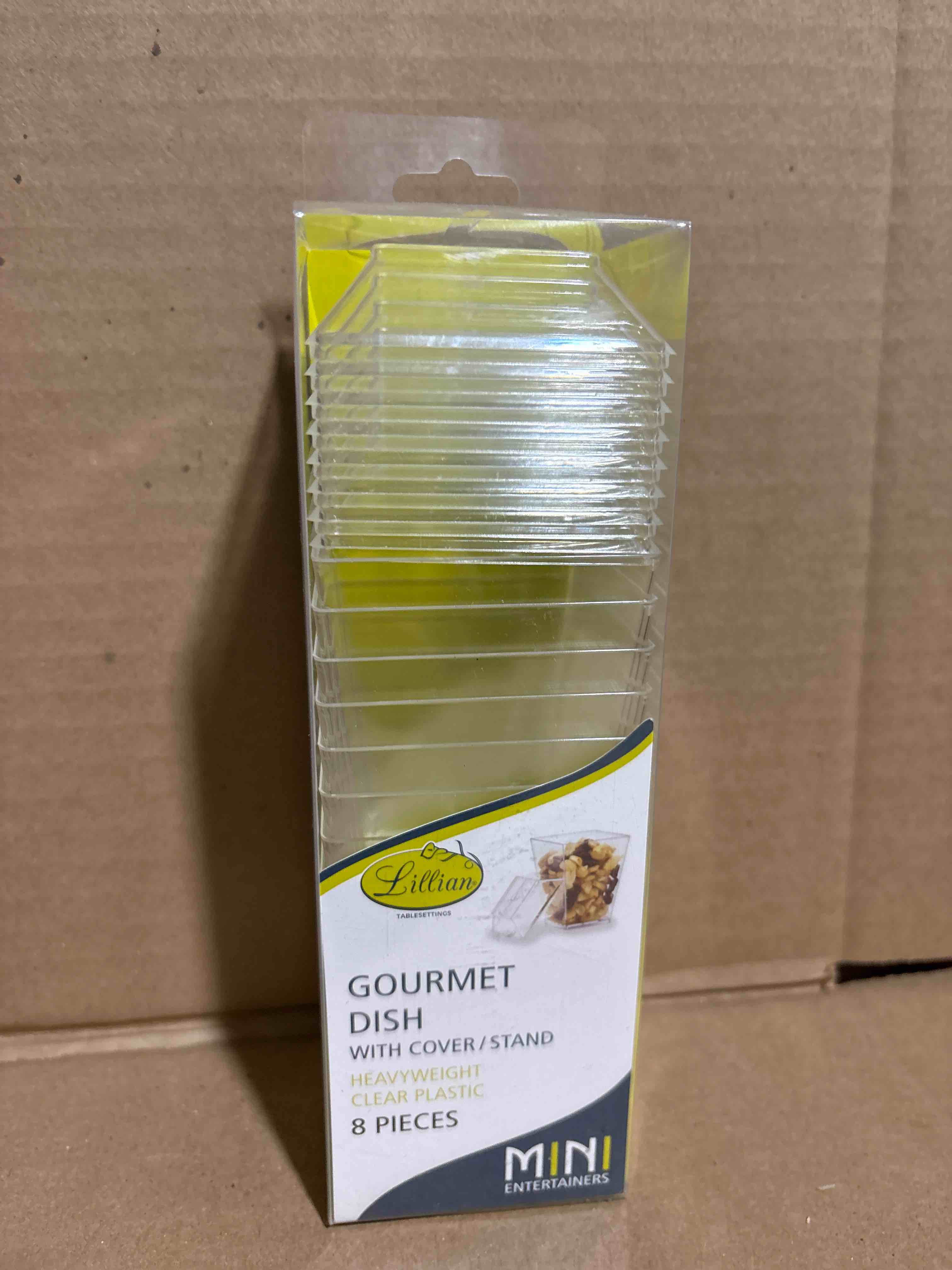 Condition photo showing New/Like New for case of 18 64549 gourmet dish with stand/cover pack of 8 