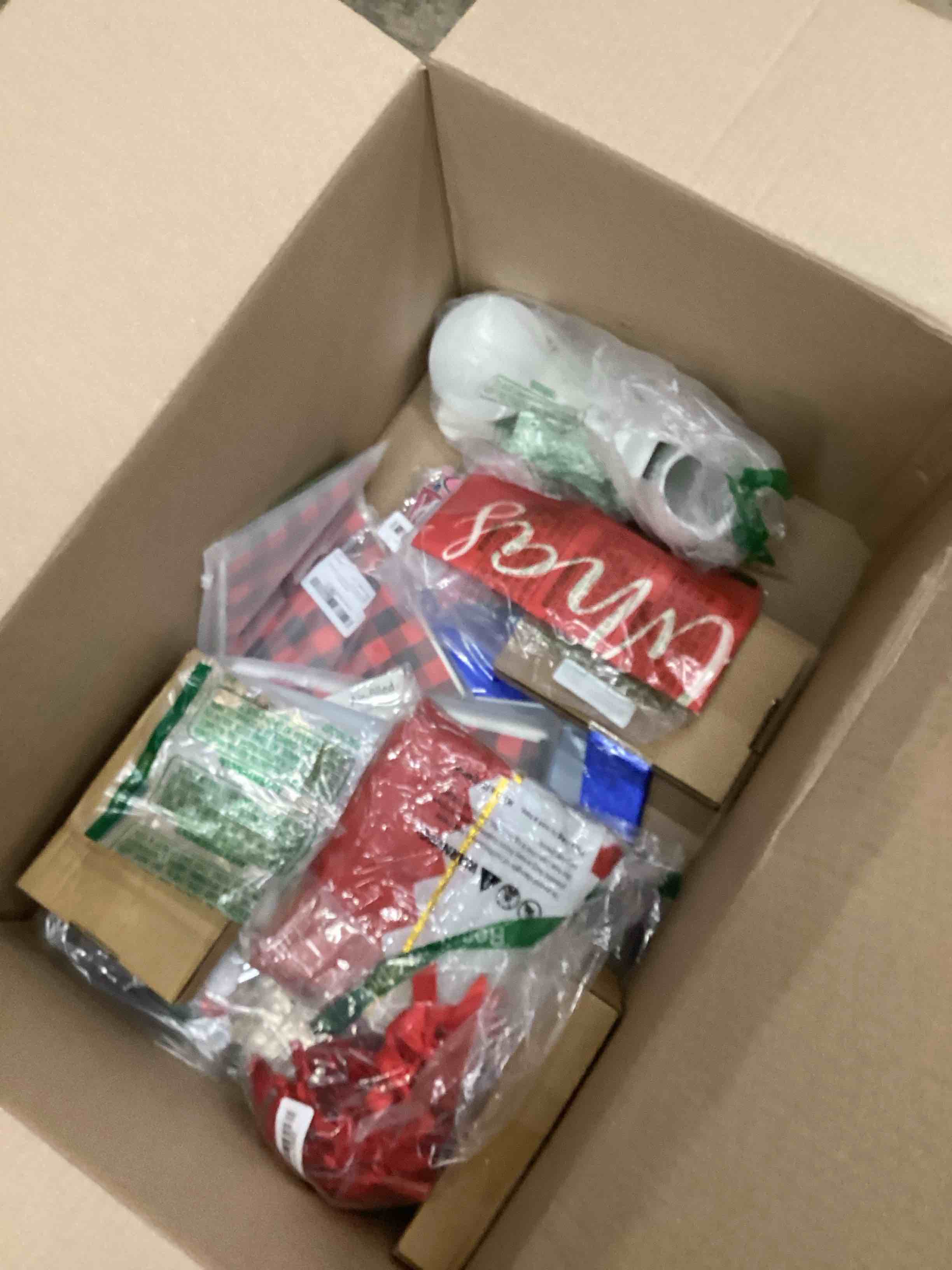 Assorted items for partys decor / Christmas decorations 