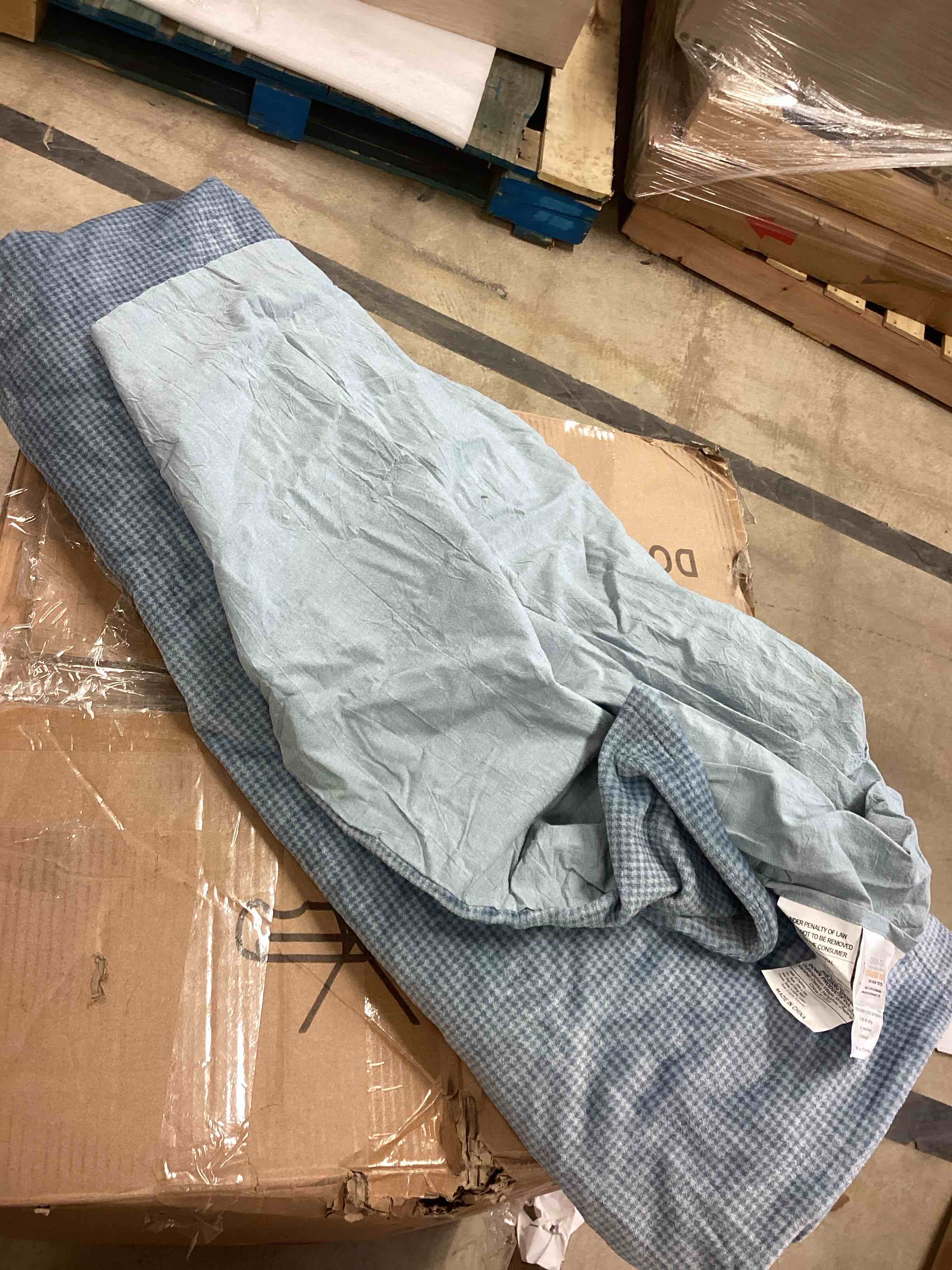 Condition photo showing As Is for Twin/Twin XL Comforter Set - Light Blue Soft Bedding for All Seasons, Cationic Dyed Bed Set, 2 Pieces, 1 Twin Size Comforter (68"x88") and 1 Pillow Sham (20"x26"+2")