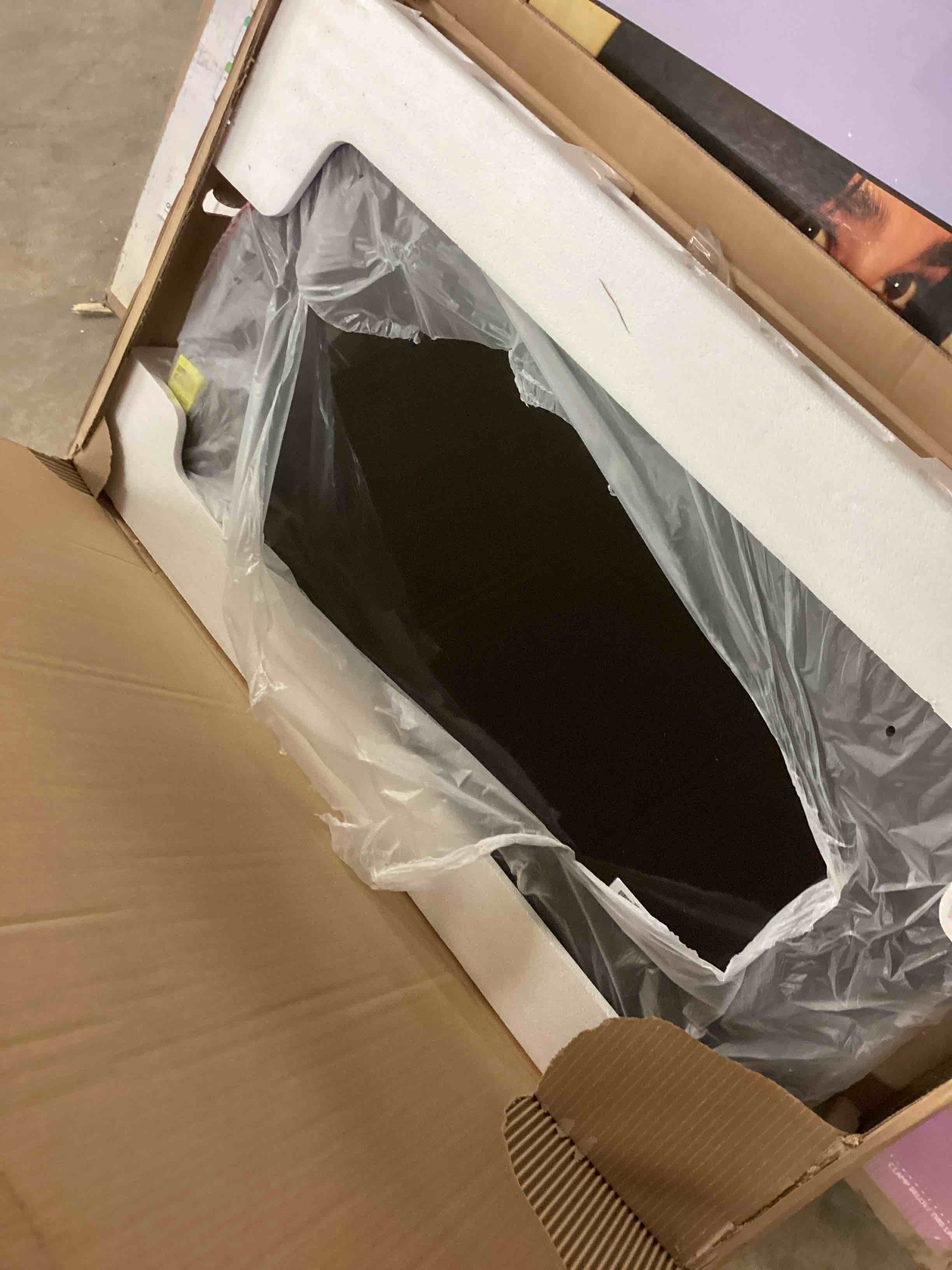 https://s3.amazonaws.com/lotting-images-prod/bidfta/GRA4389996_1777496365891.jpeg