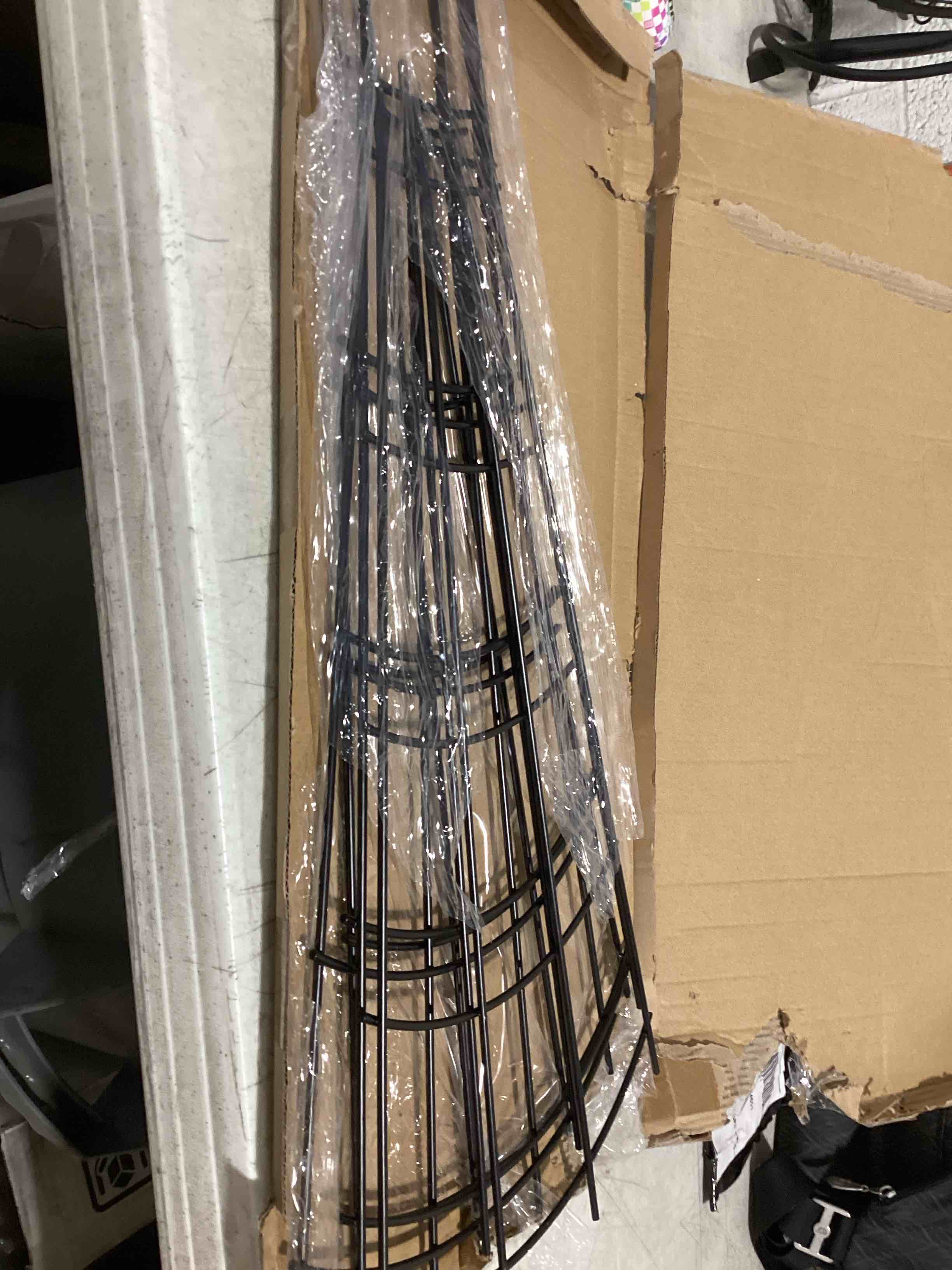 Condition photo showing Good Condition for 4 pack 23'' plant trellis for potted climbing plants indoor, outdoor metal garden trellis for climbing plants houseplants flowers vine ivy, fan shape, black
