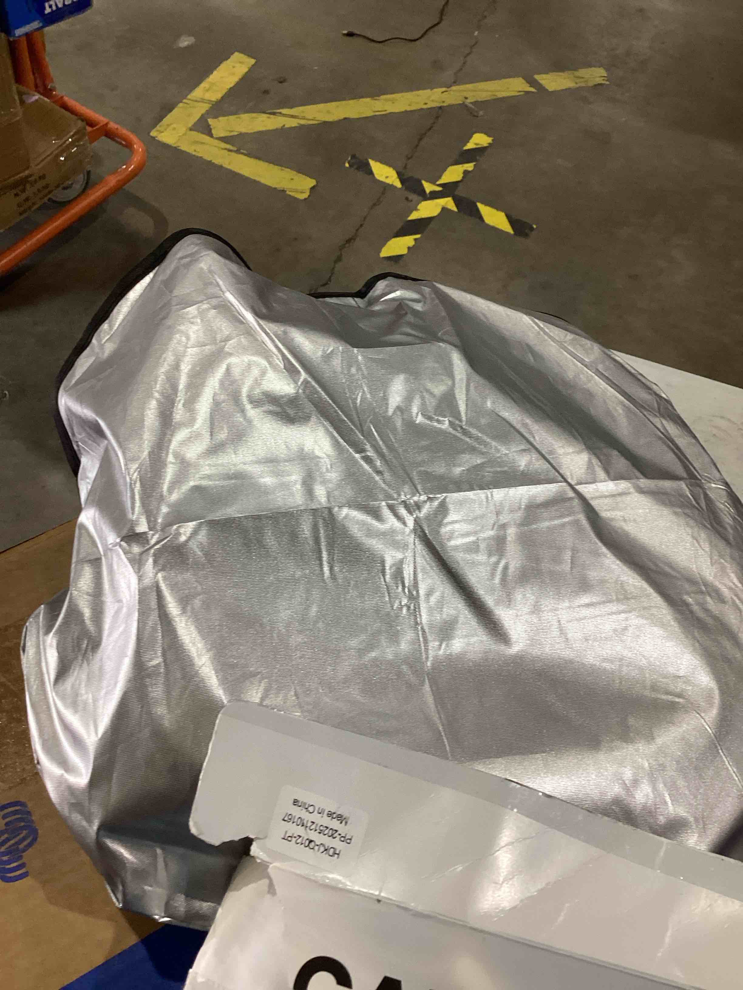 Condition photo showing New/Like New for car windshield sun shade