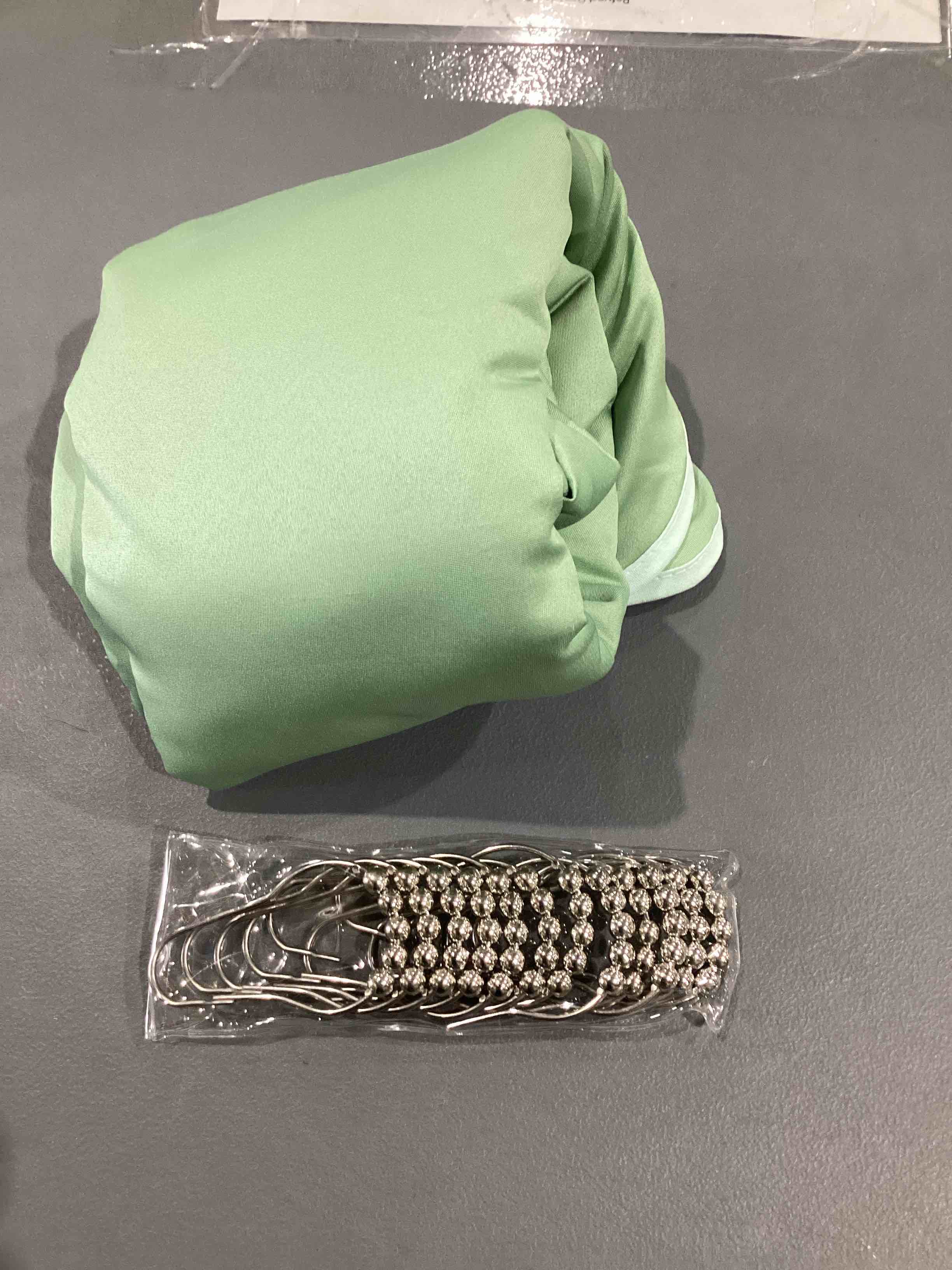 Condition photo showing Good Condition for bathtub curtain