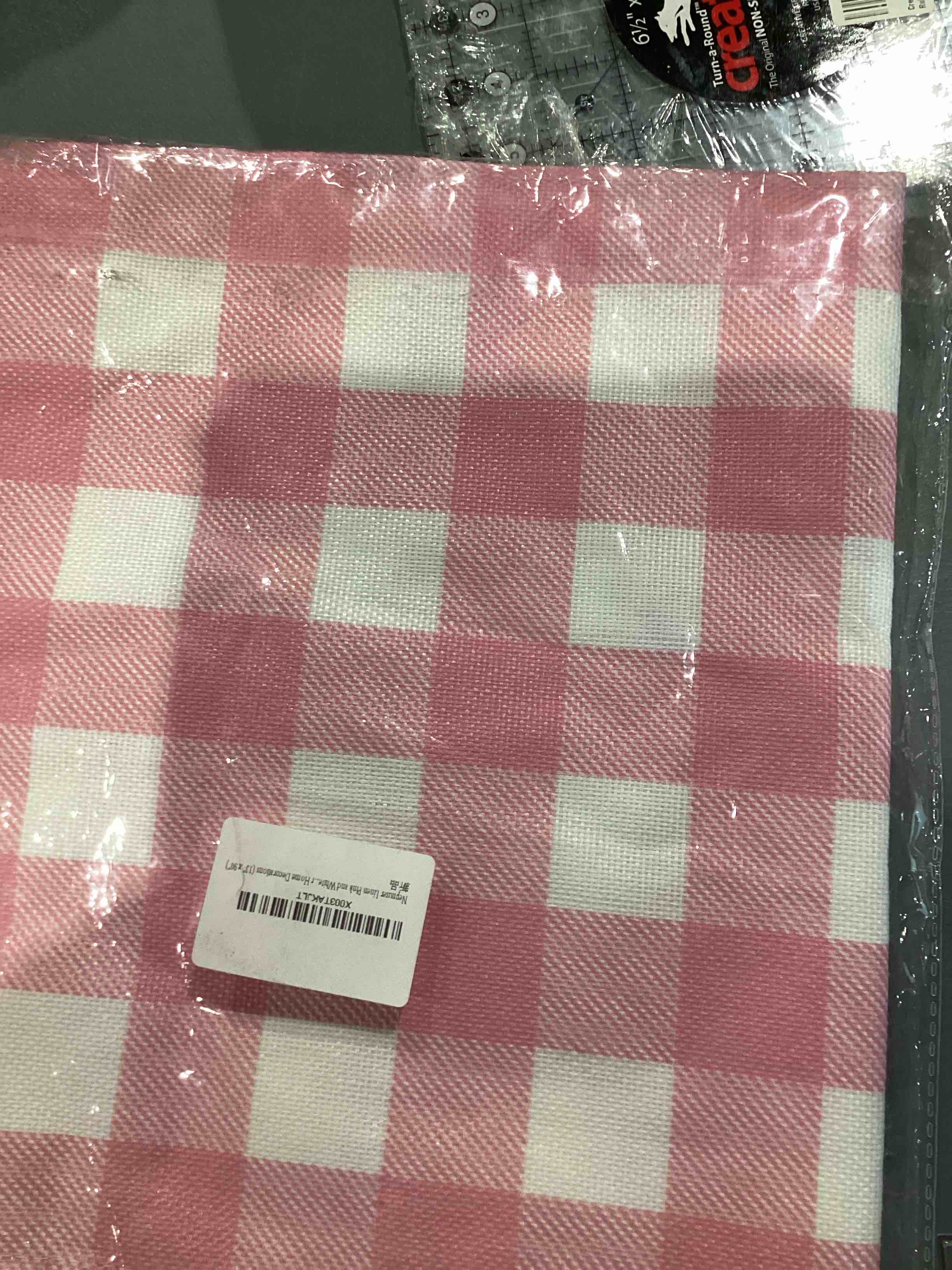 Condition photo showing New/Like New for table runner
