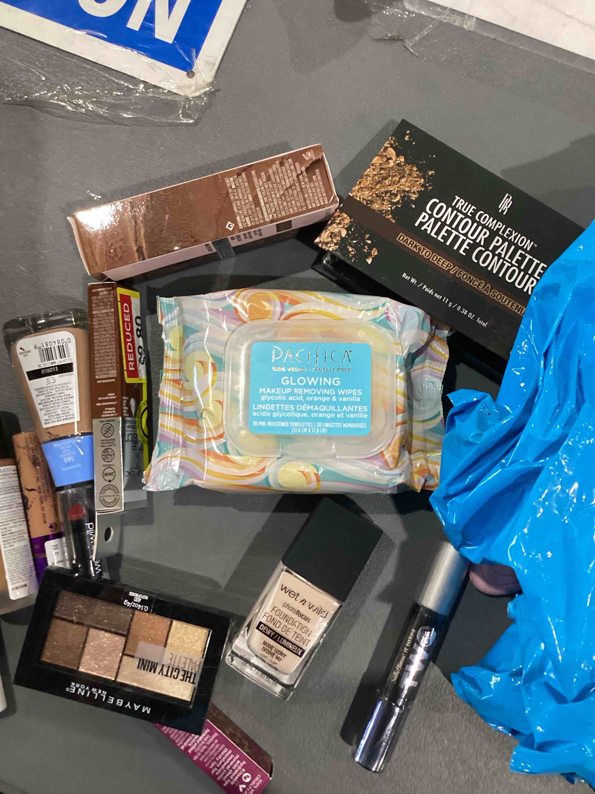 Condition photo showing New/Like New for assorted mixed makeup (cosmetics & skin care) (different brands)