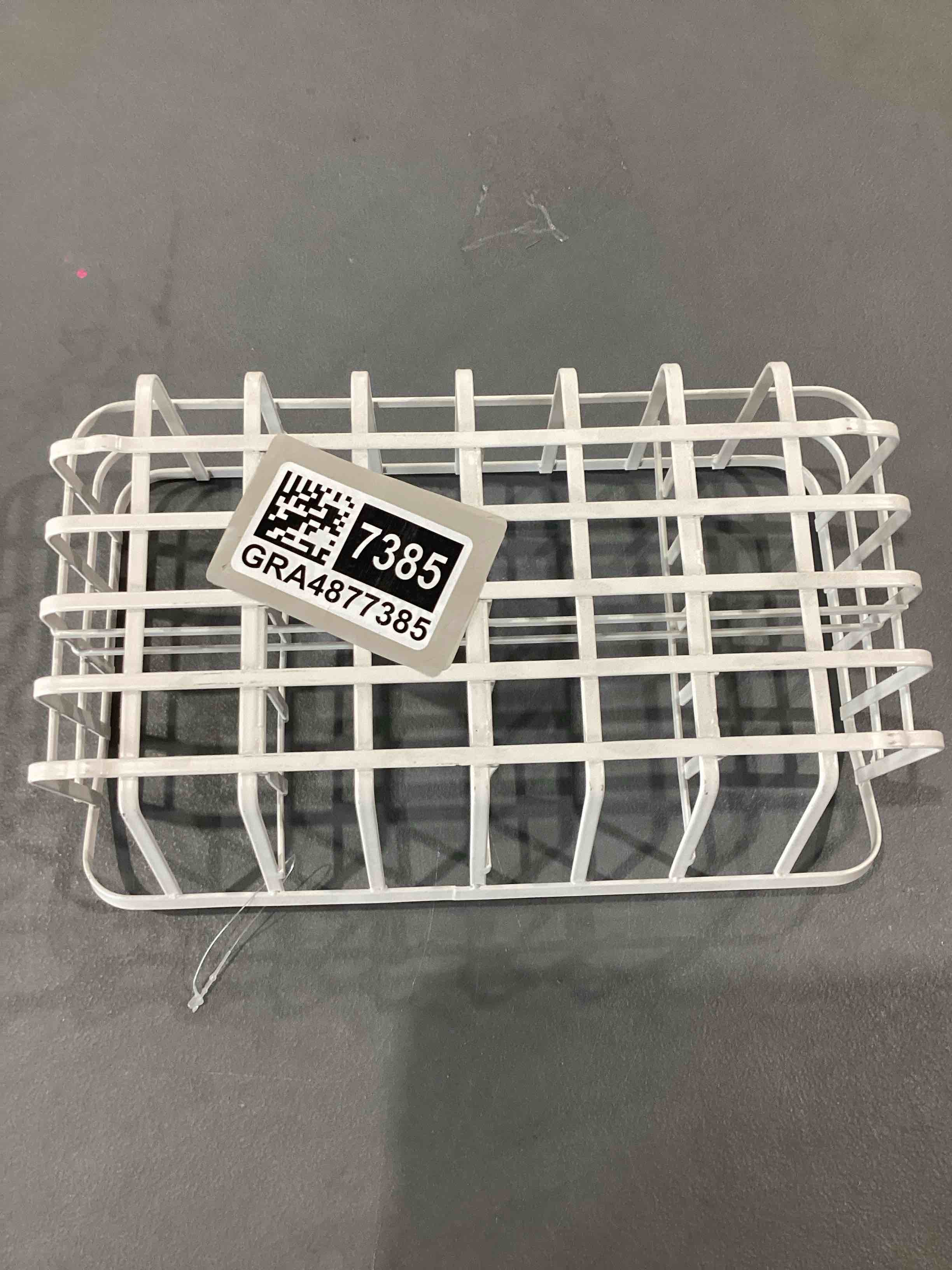 Condition photo showing Good Condition for metal basket