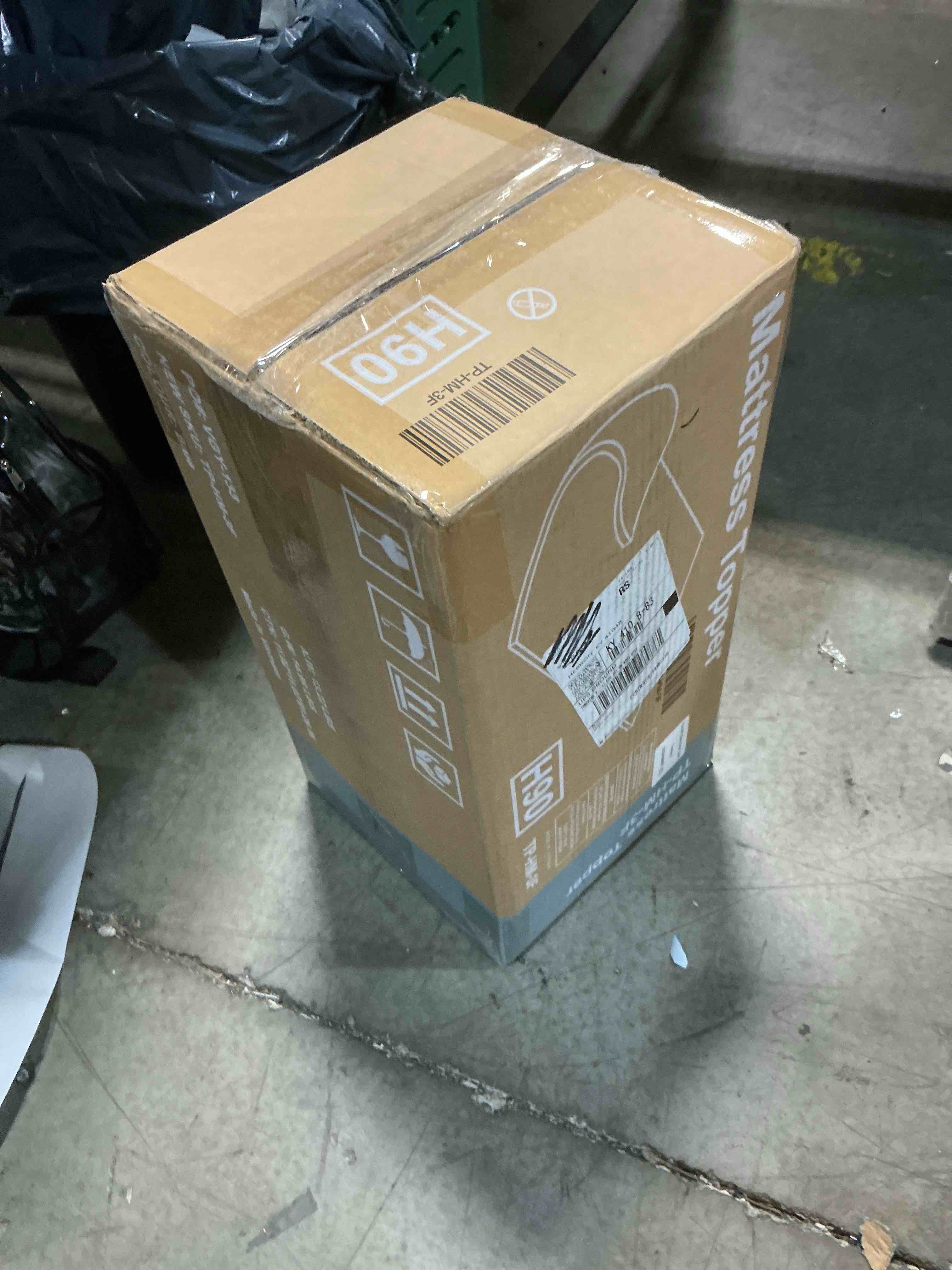 https://s3.amazonaws.com/lotting-images-prod/bidfta/GRA4999363_1778332418737.jpeg