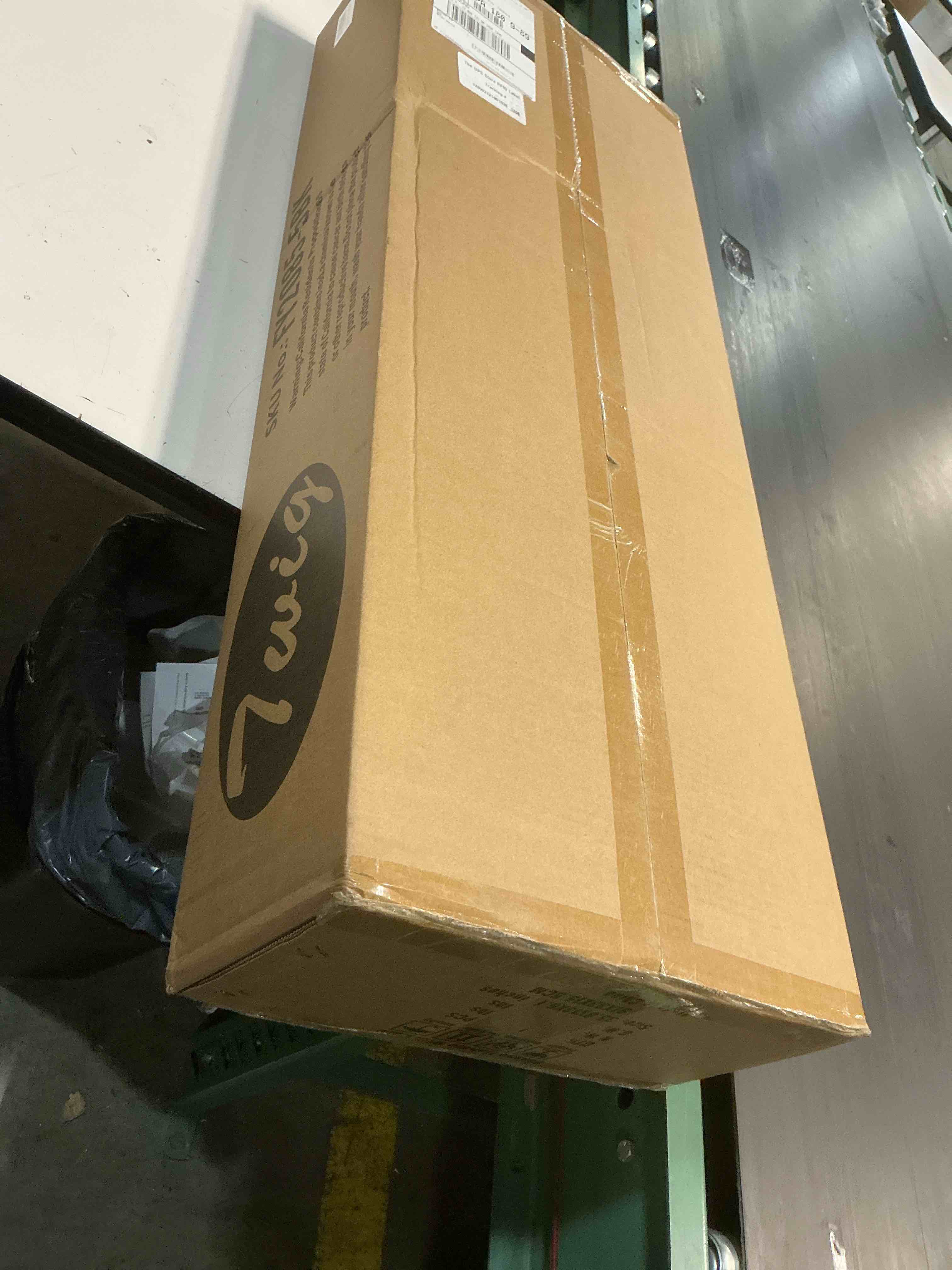 https://s3.amazonaws.com/lotting-images-prod/bidfta/GRA4999381_1778334145096.jpeg