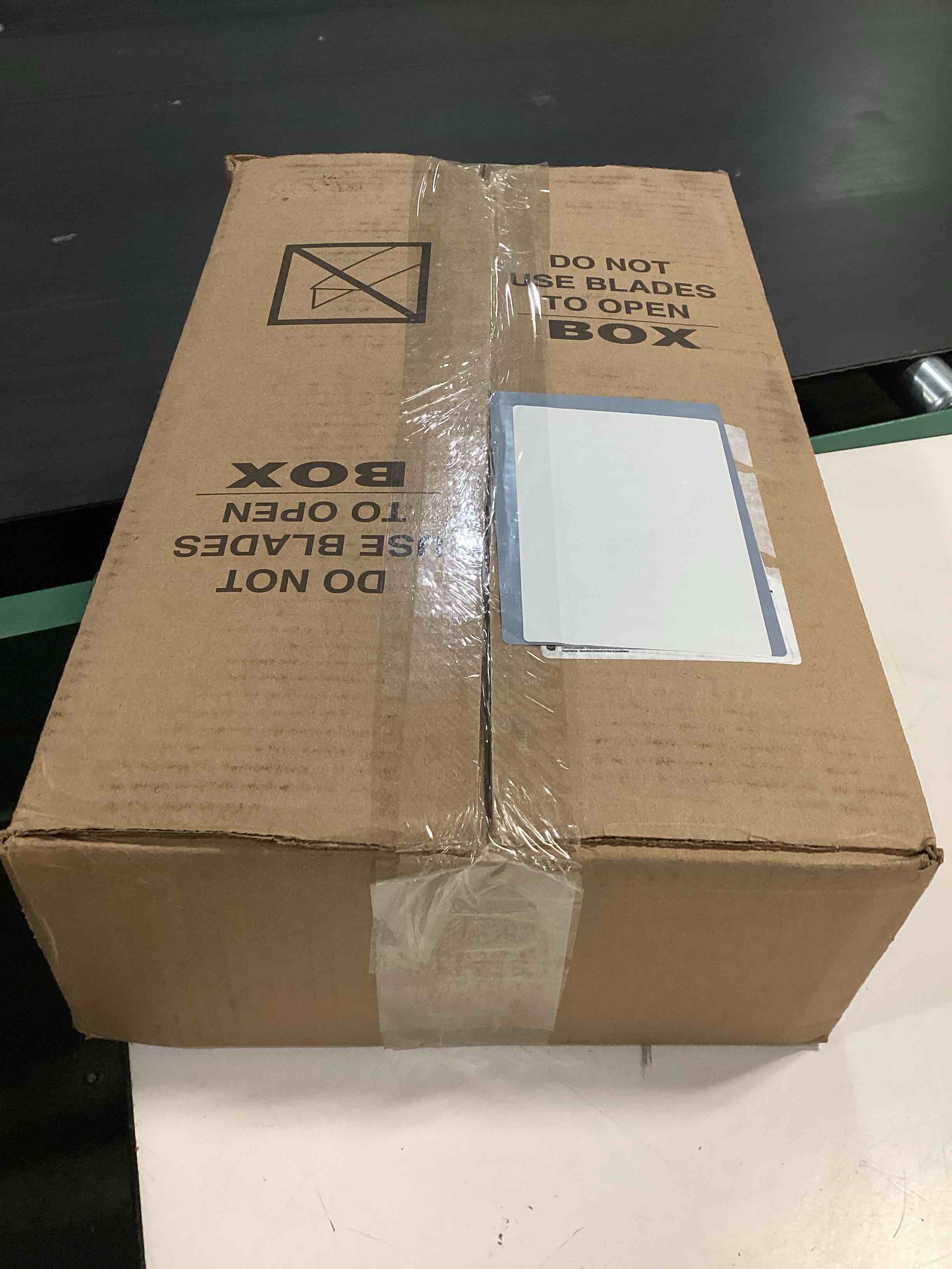 https://s3.amazonaws.com/lotting-images-prod/bidfta/GRA5020426_1777901339313.jpeg