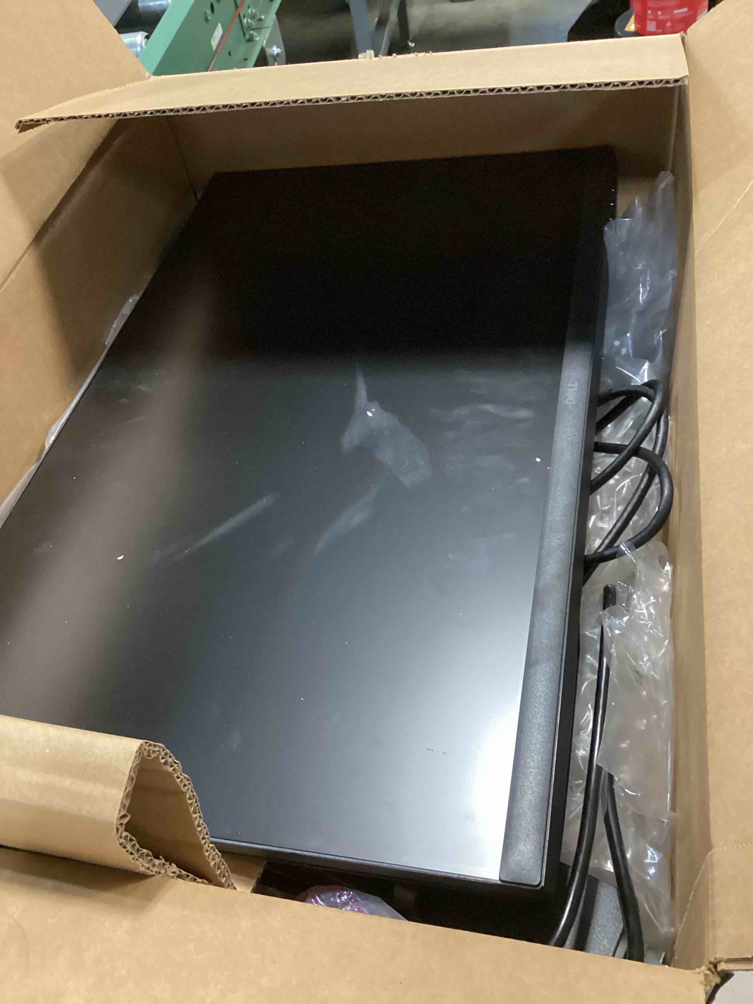 https://s3.amazonaws.com/lotting-images-prod/bidfta/GRA5020431_1777902116262.jpeg