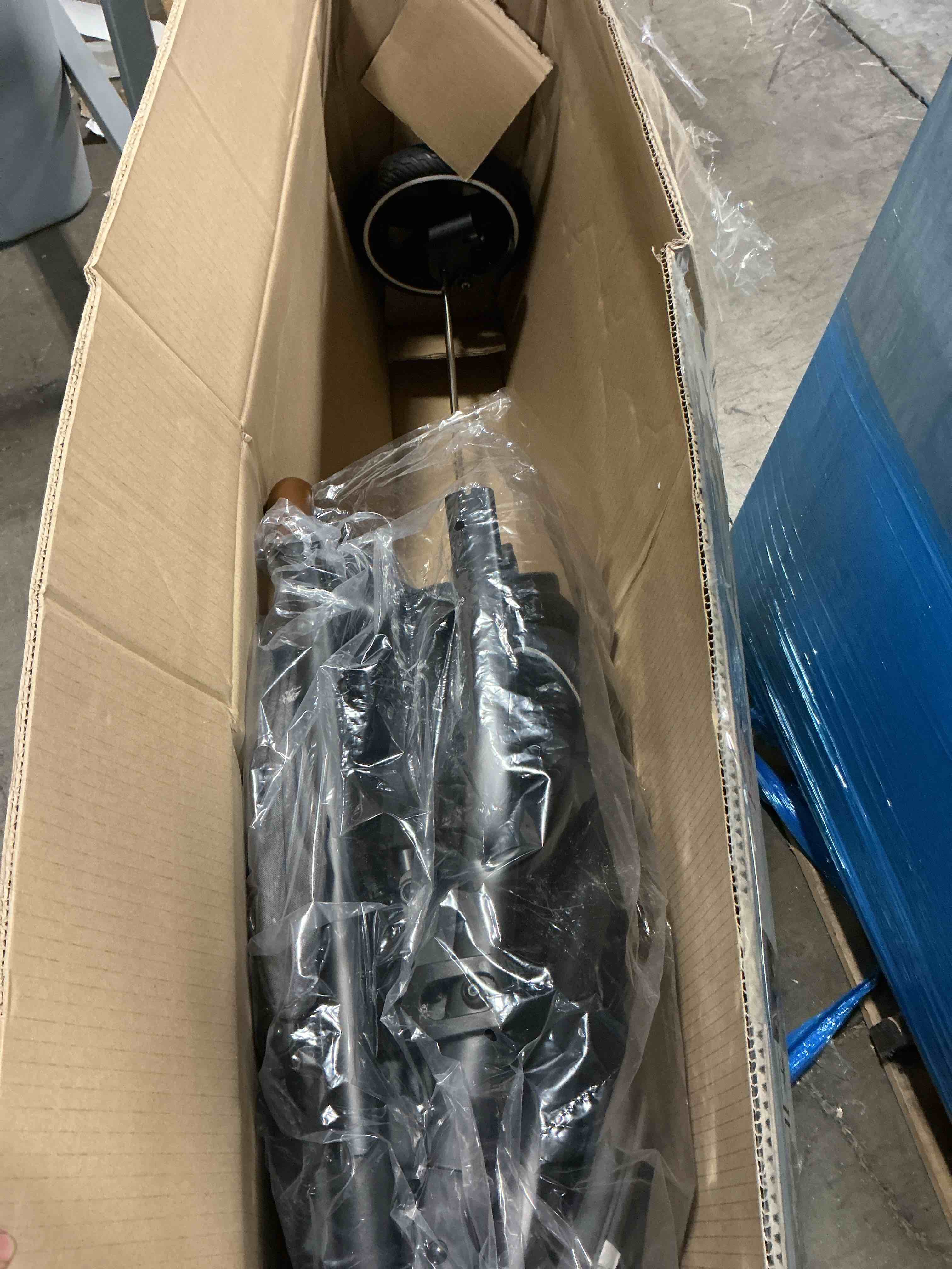 https://s3.amazonaws.com/lotting-images-prod/bidfta/GRA5058831_1777127207069.jpeg