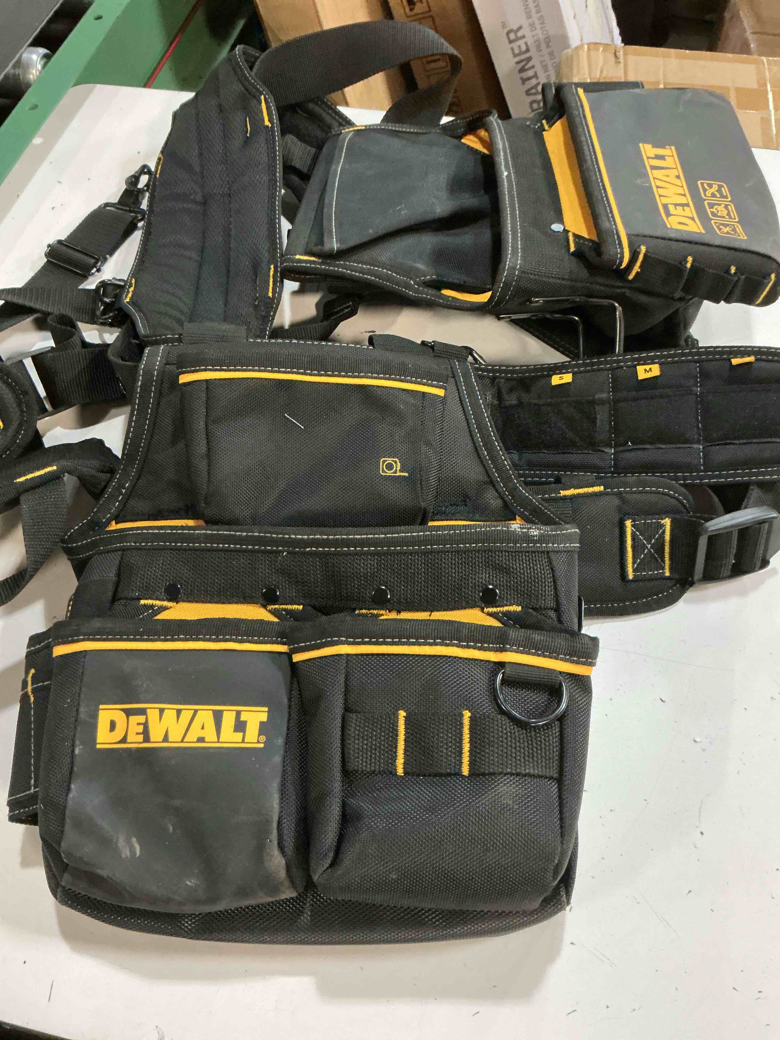 Condition photo showing As Is for dewalt tool belt, durable, 26 pocket professional belt (dwst540601)