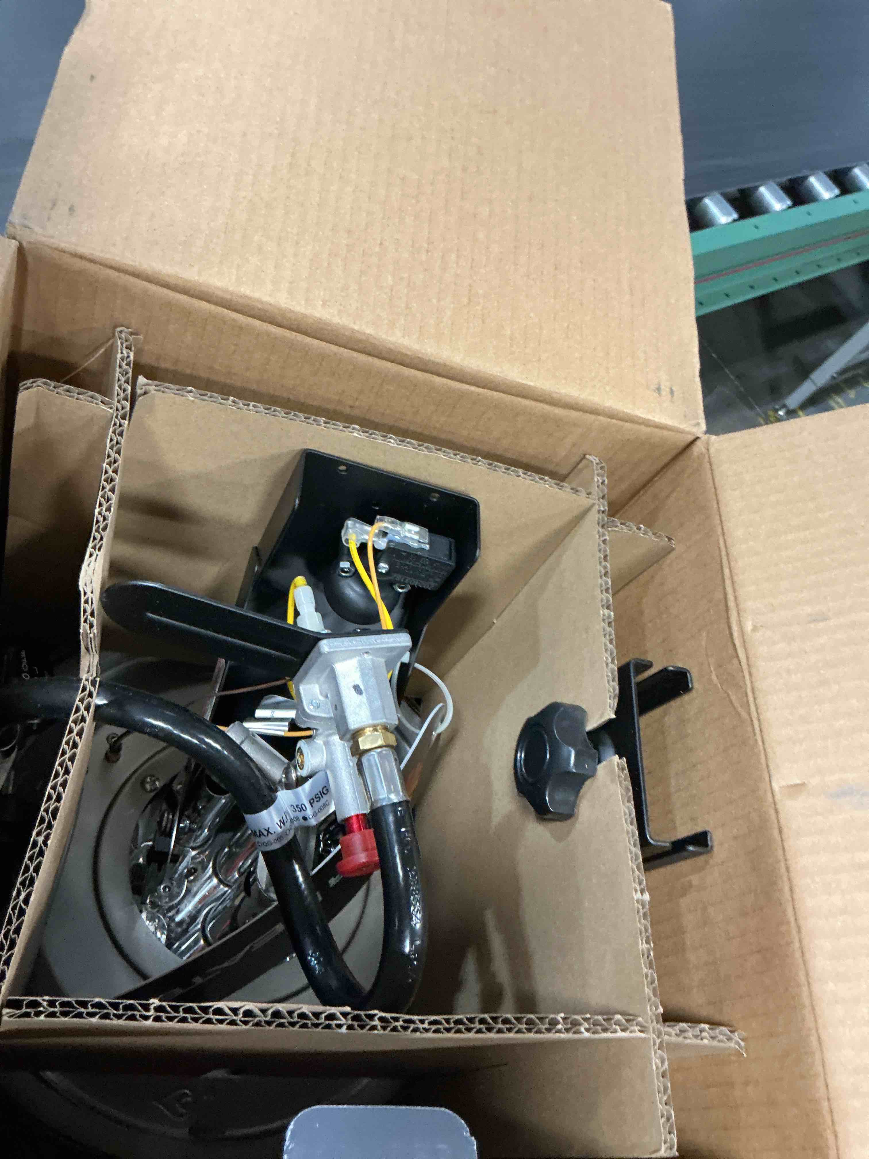 Condition photo showing Good Condition for mr. heater brand 45 000 btu 540 degree outdoor safety propane tank top space heater
