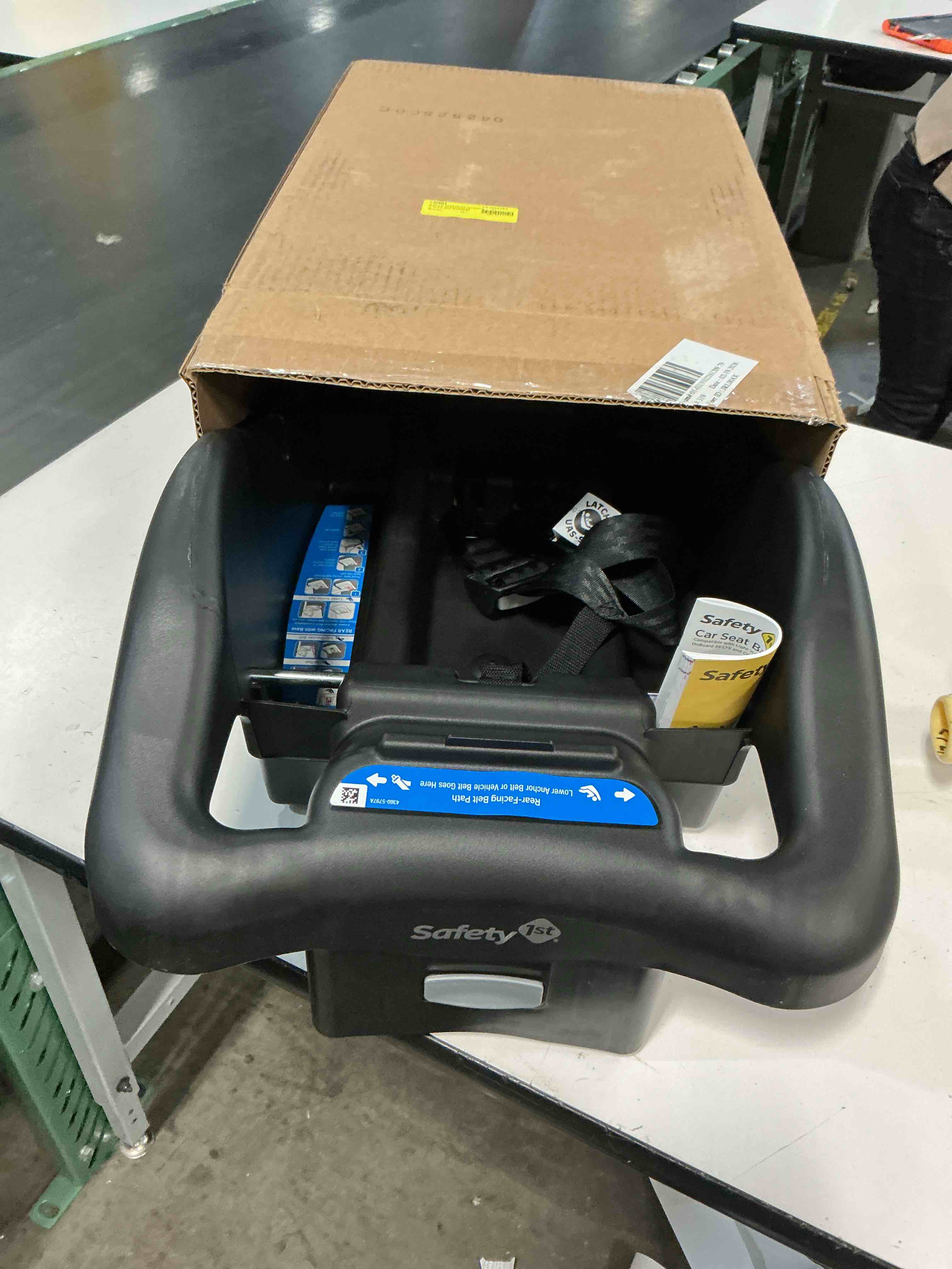 Condition photo showing Good Condition for model #ic289blkea infant car seat base